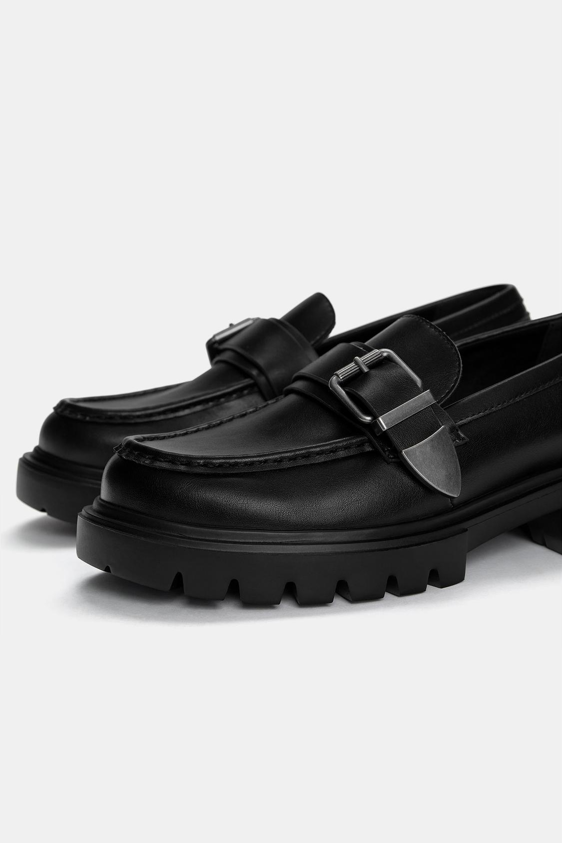 Mokassin mit Schnalle - PULL&BEAR 