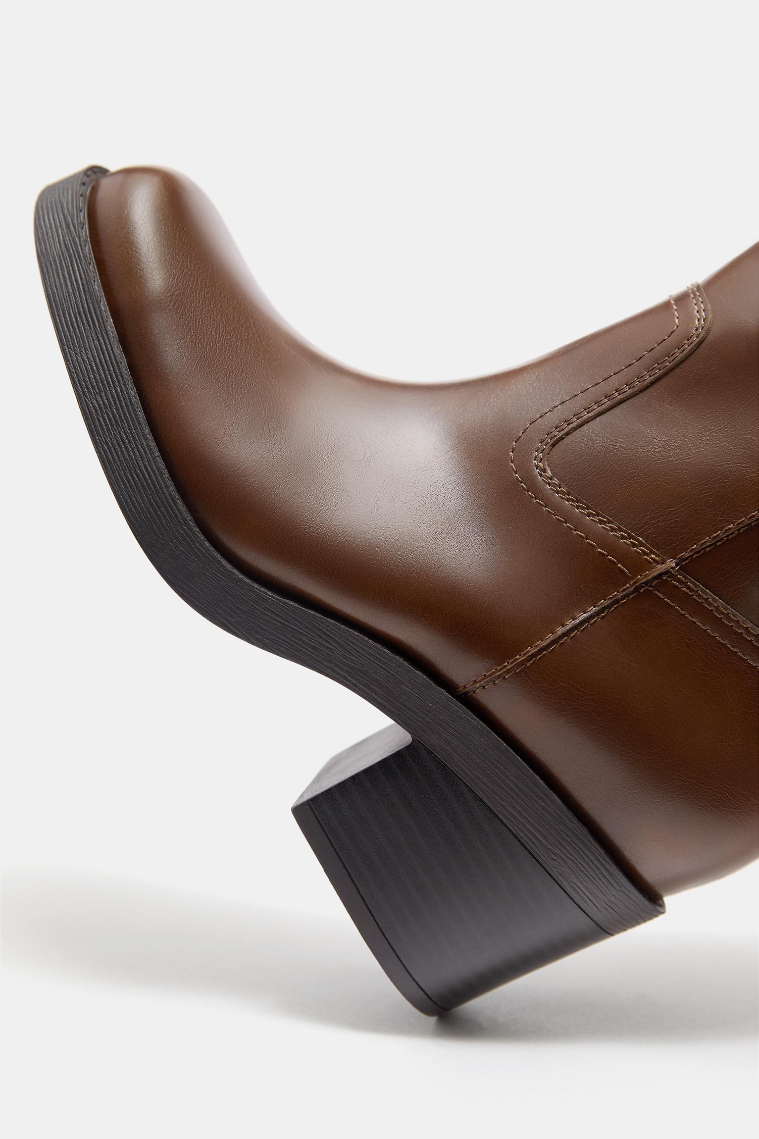 High-heel boots — Brown