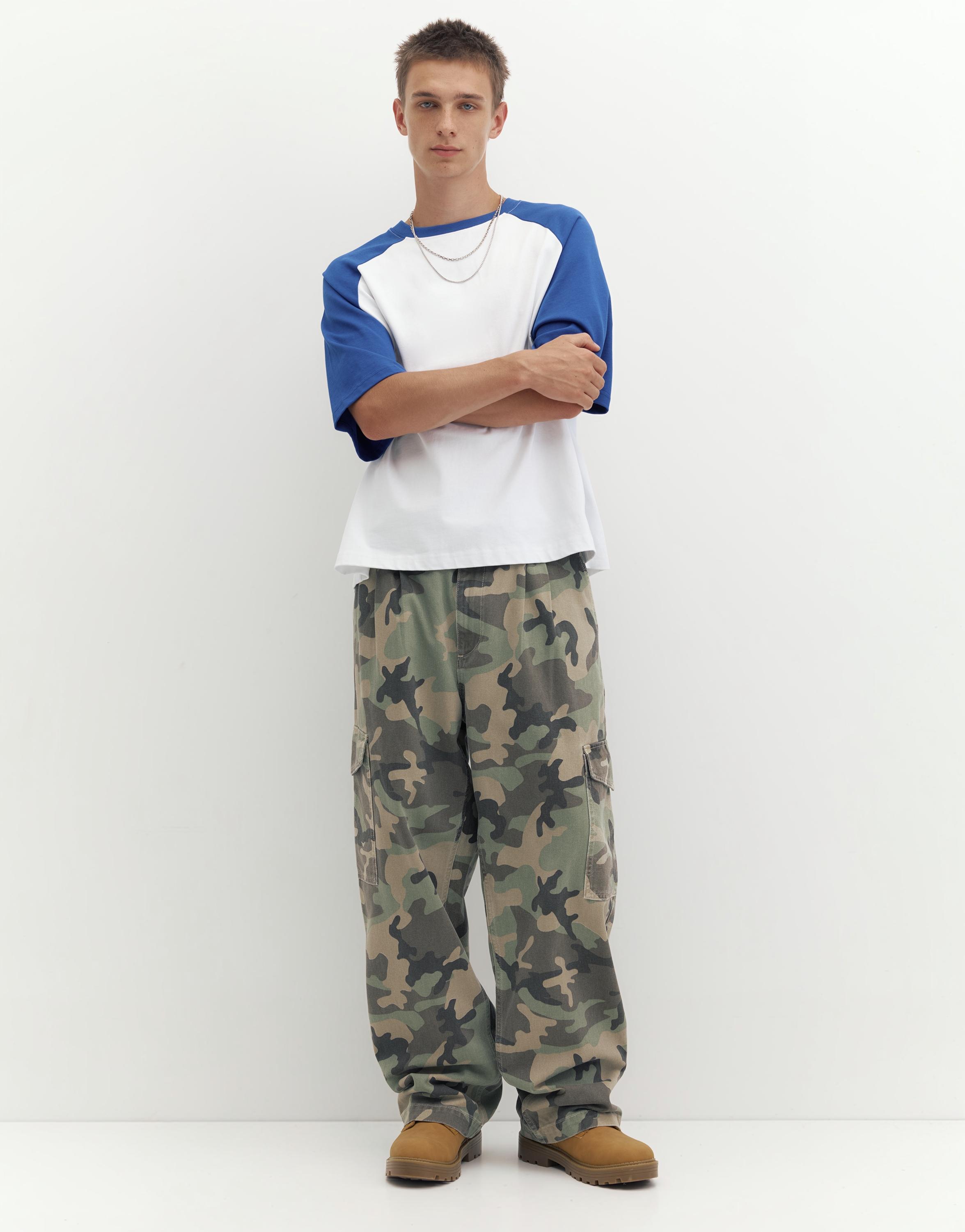 Printed cargo trousers — Khaki