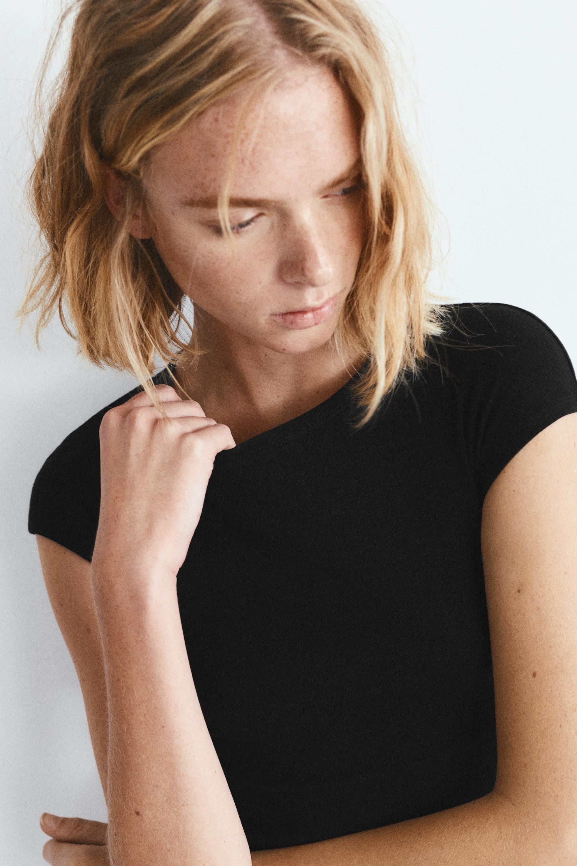 Fitted short sleeve T-shirt — Black