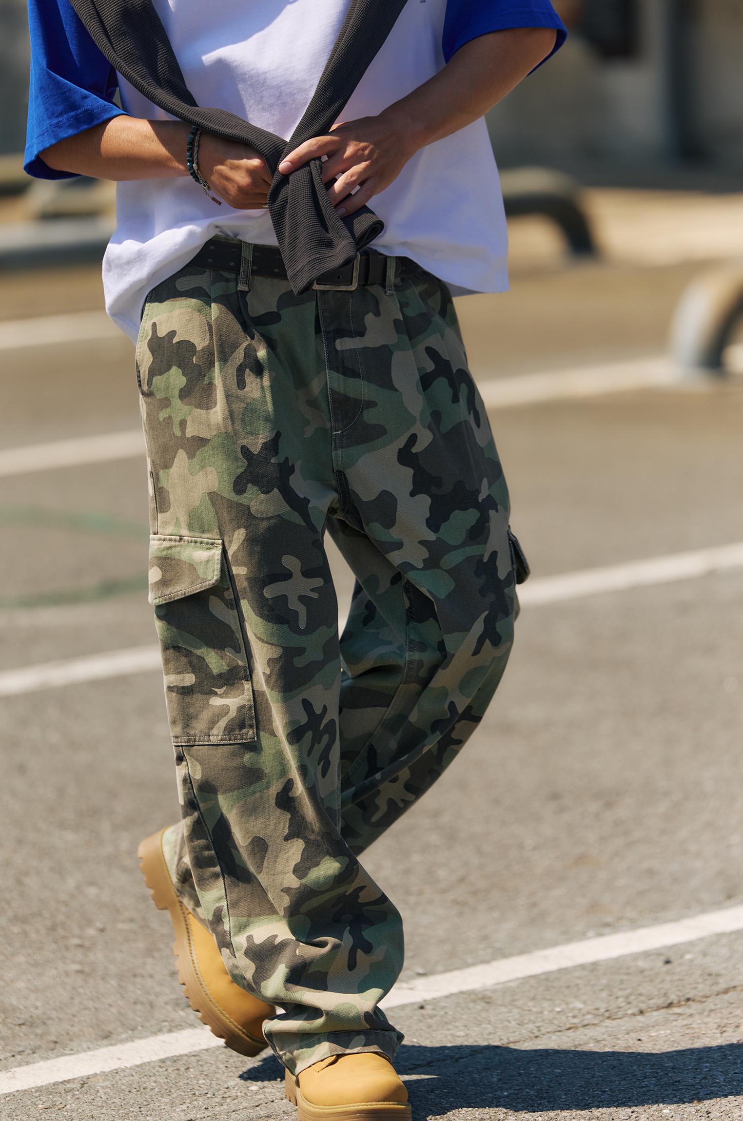 Printed cargo trousers — Khaki