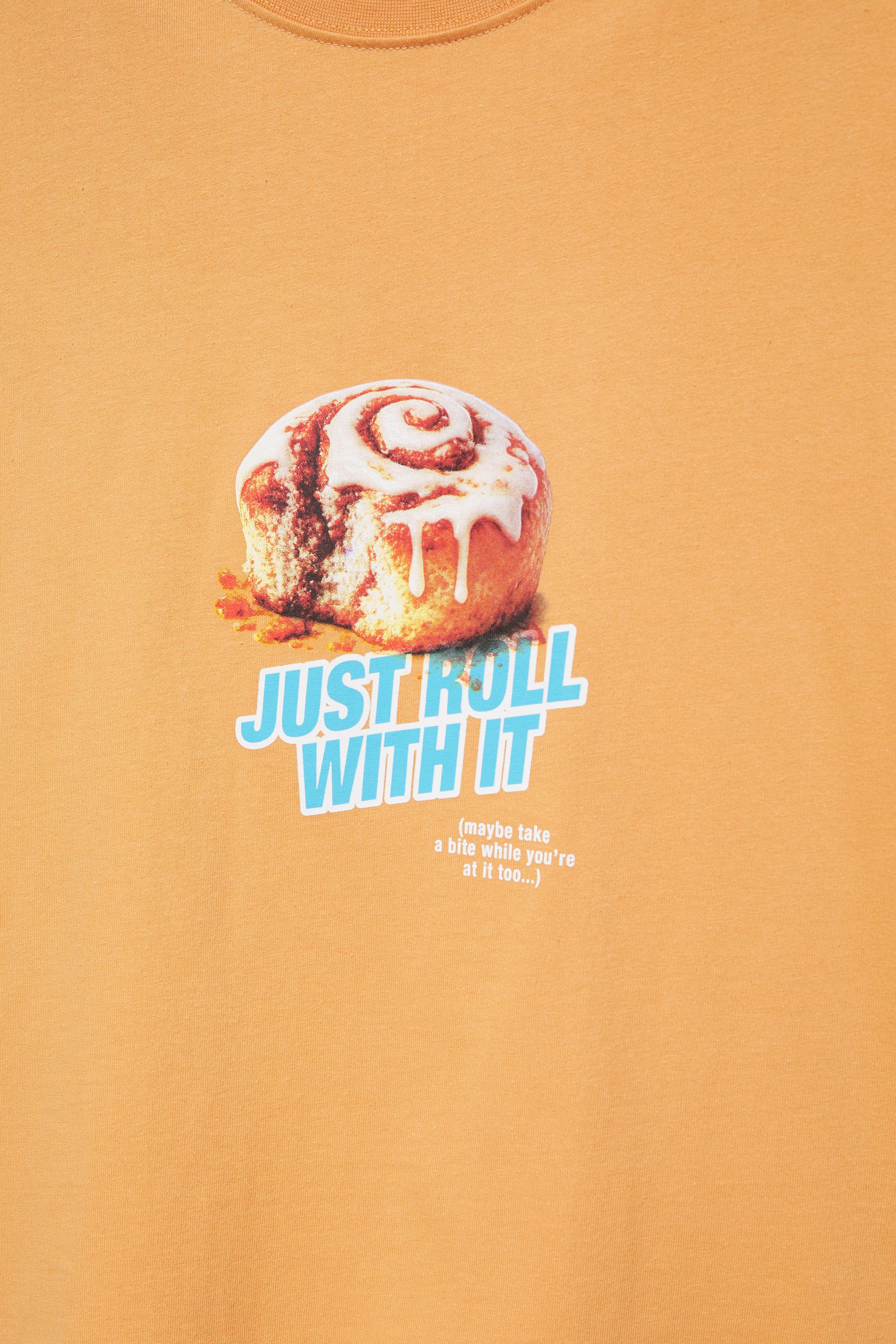 STWD cinnamon roll graphic T-shirt — Orange