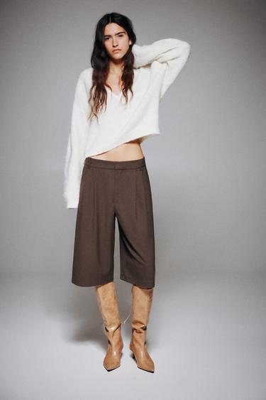 Tailored fit tailored bermuda shorts with pleats — Brown 1