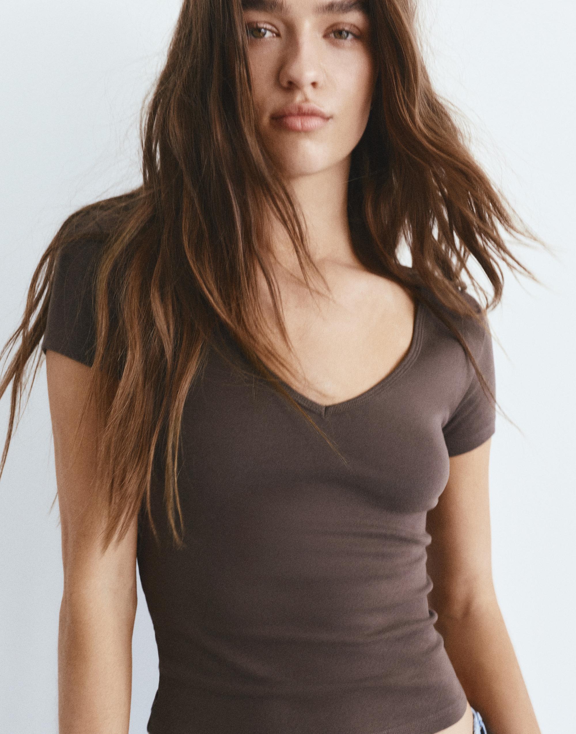 V-neck T-shirt — Brown