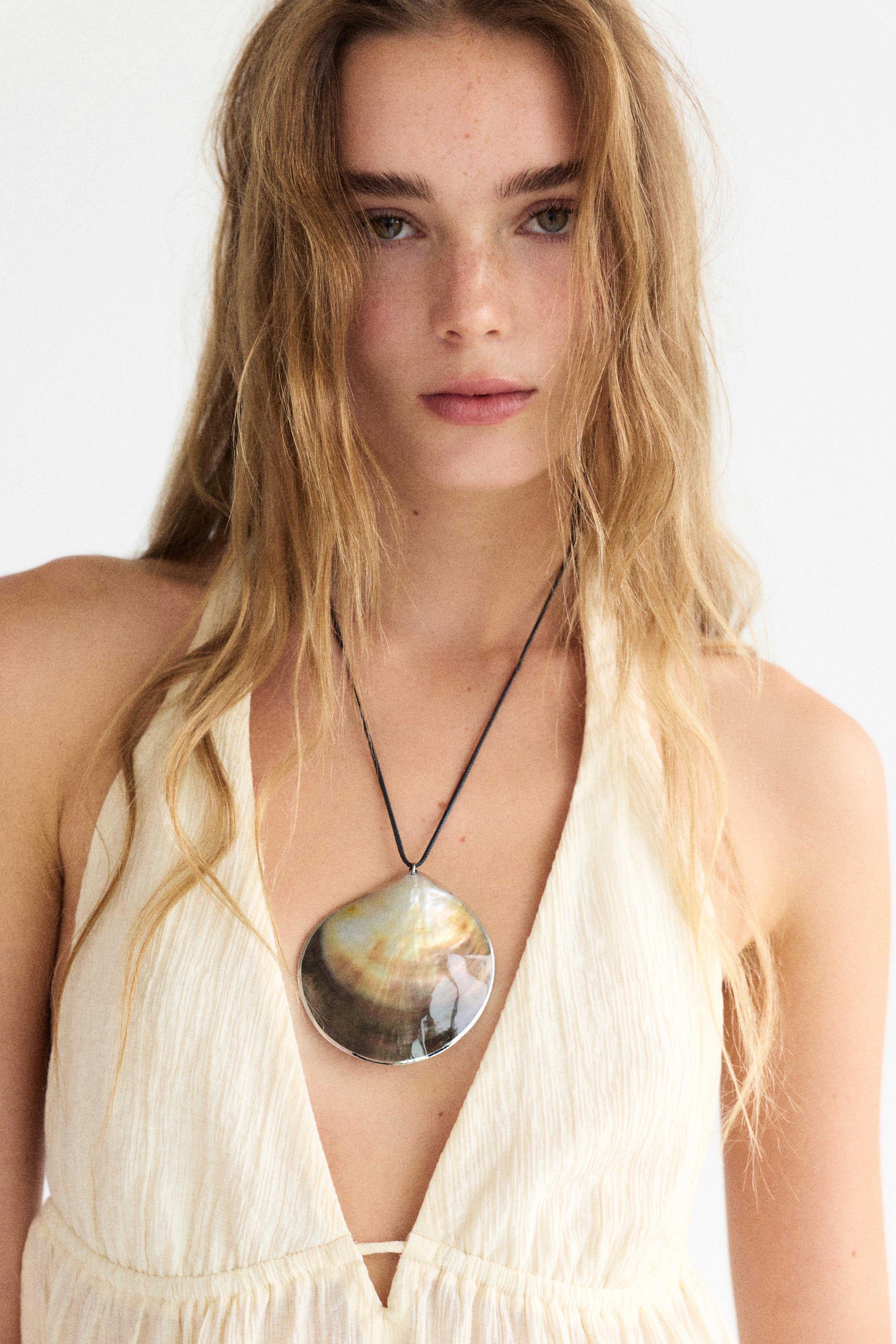 Maxi seashell necklace — Grey