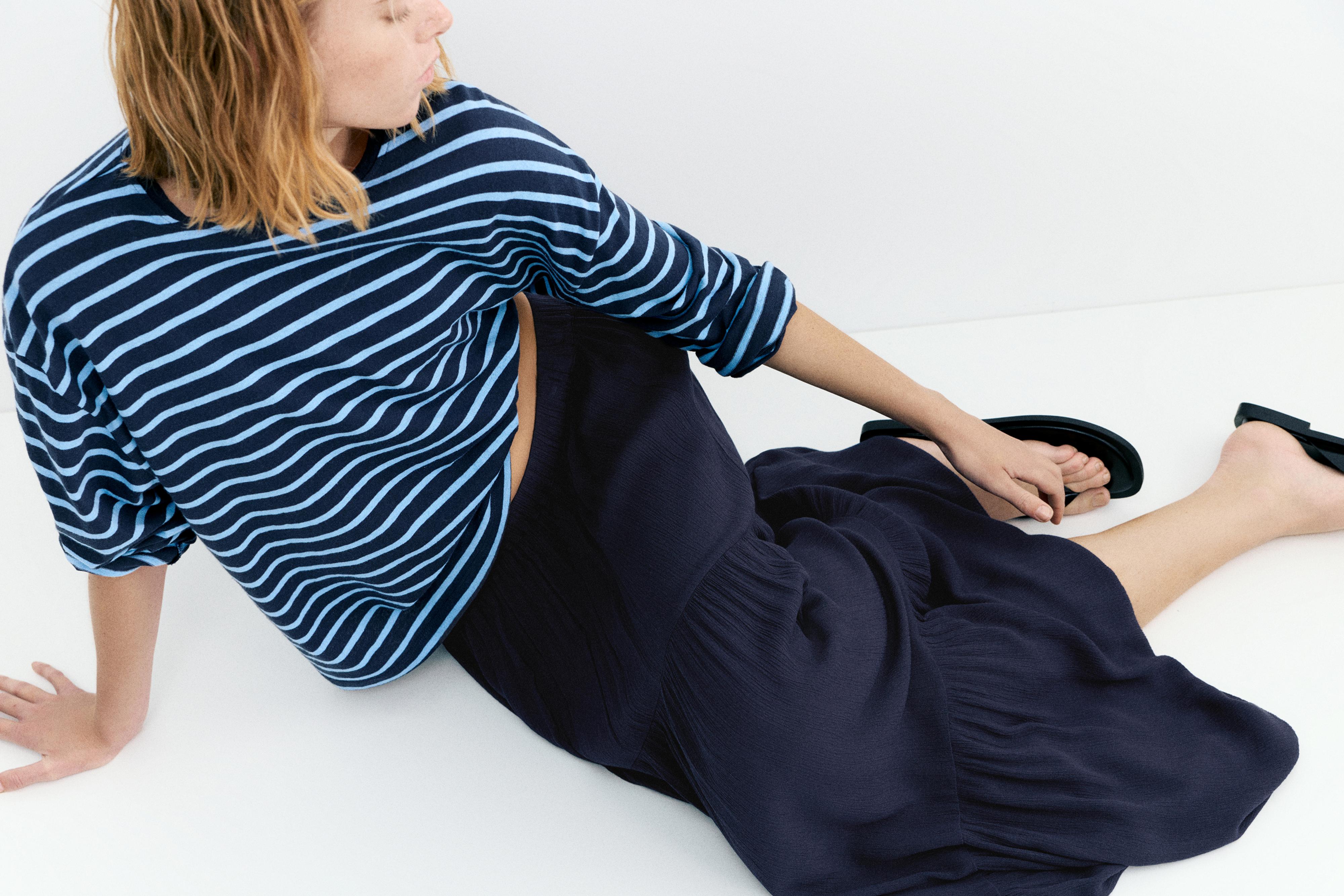 Flowy paneled midi skirt — Navy
