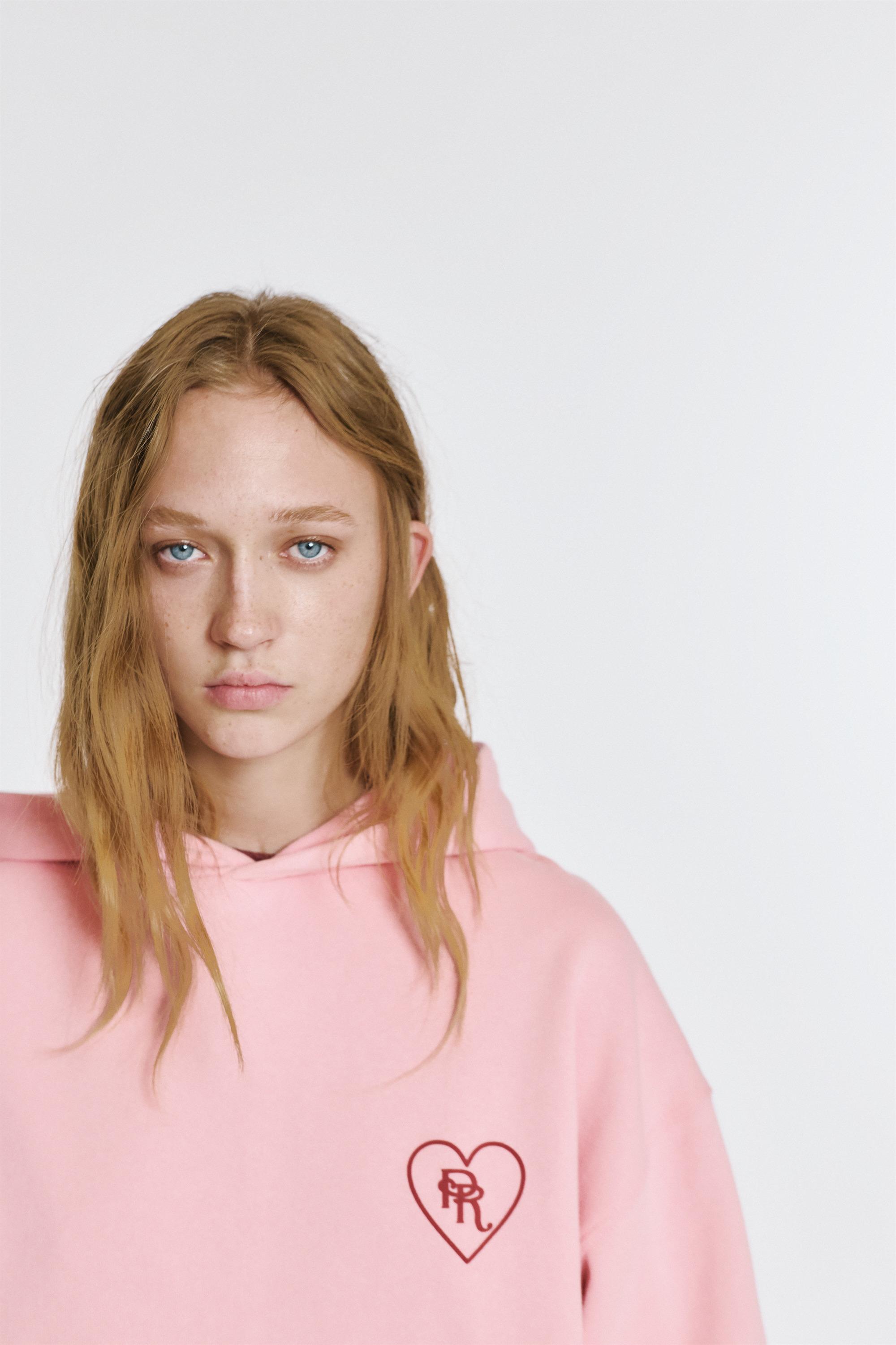 Kalp grafik baskılı kapüşonlu sweatshirt - Görsel 20