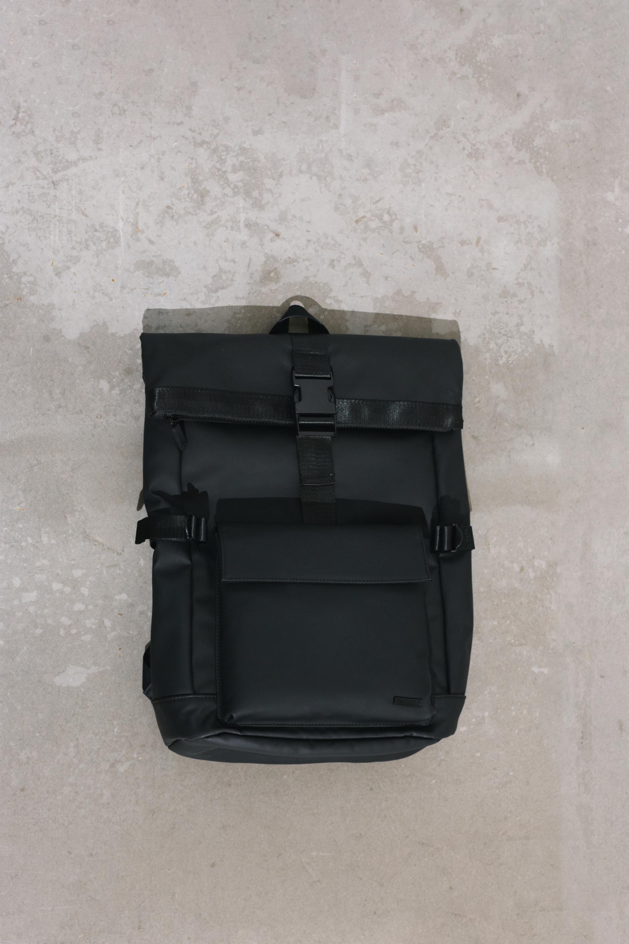Rubberised flap backpack — Black