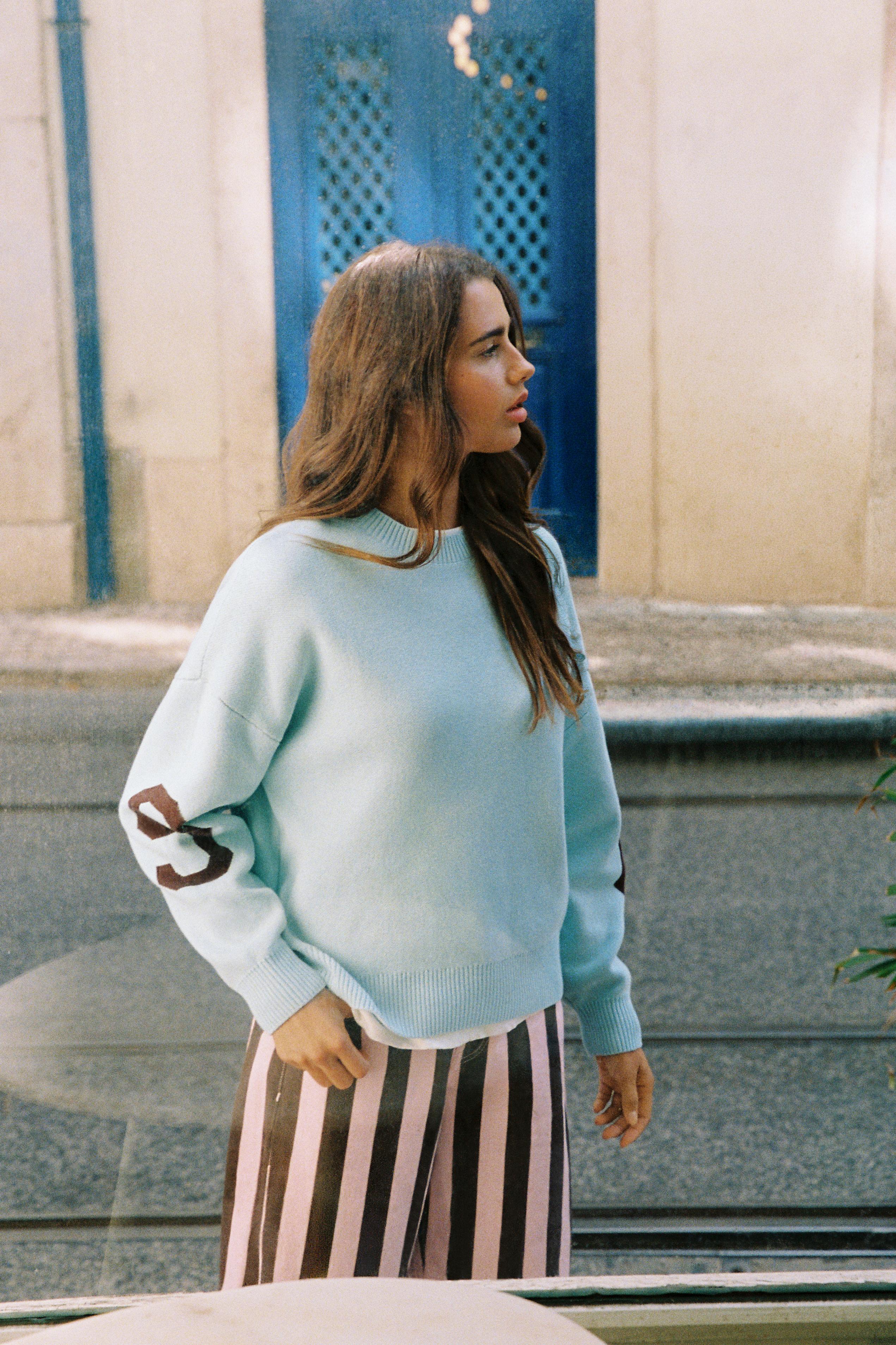 Pull Bleu Ciel À Manches Longues Avec Numéro 8