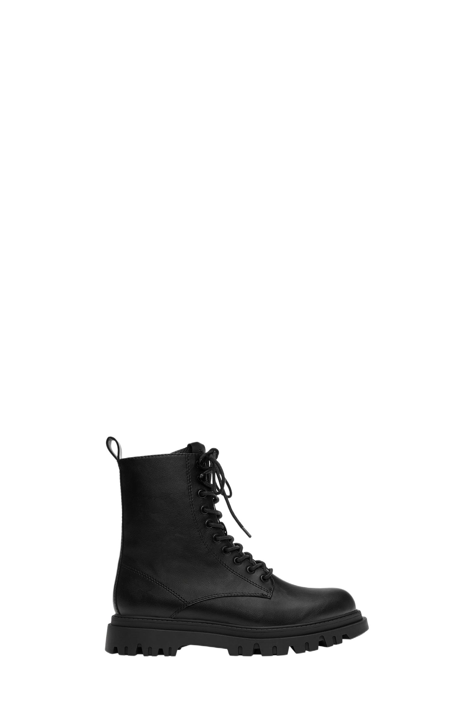 Lace-up lined boots — Black