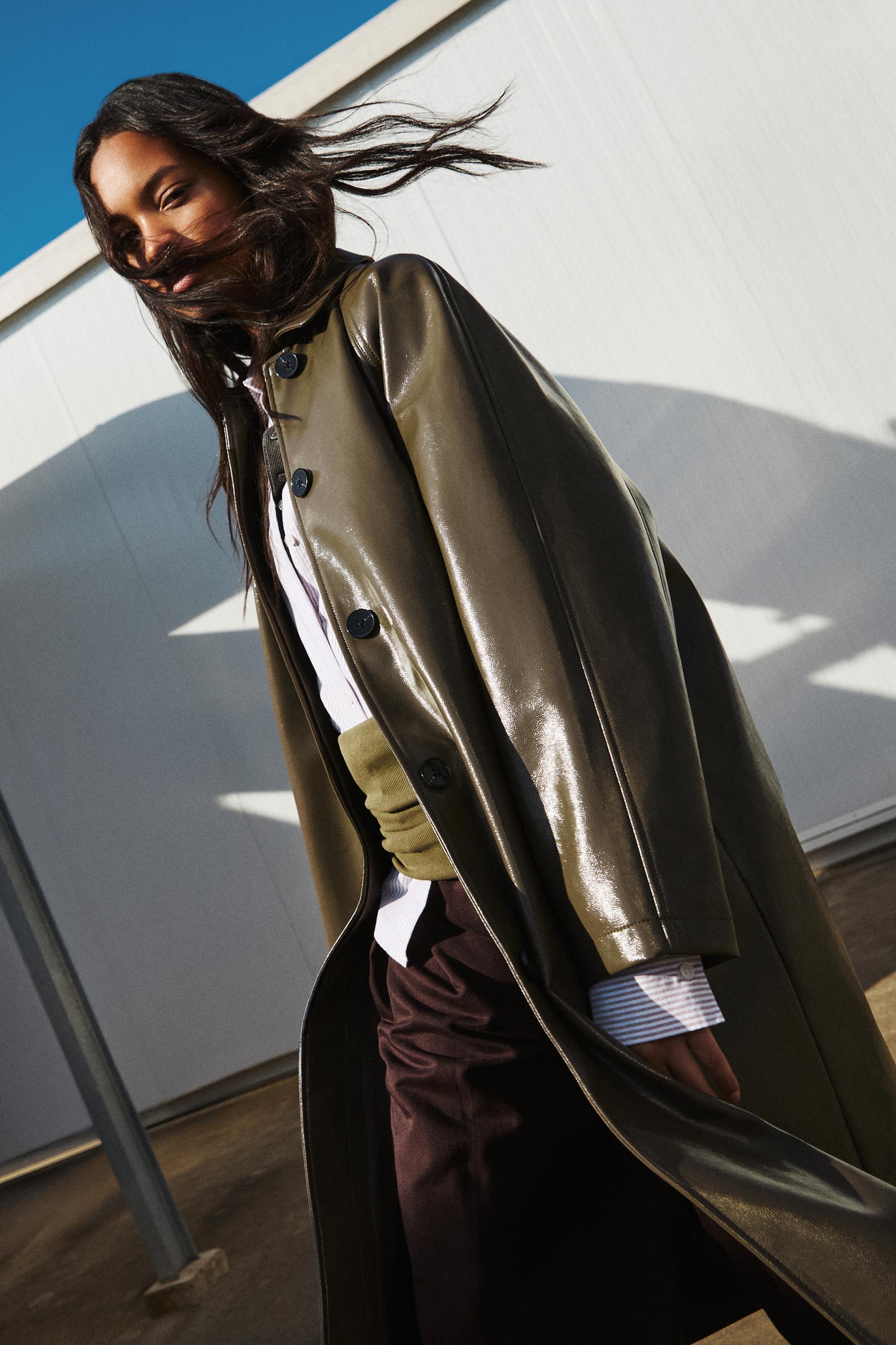 Pullandbear Pull And Bear Pantaloni In Vinile Trench Effetto