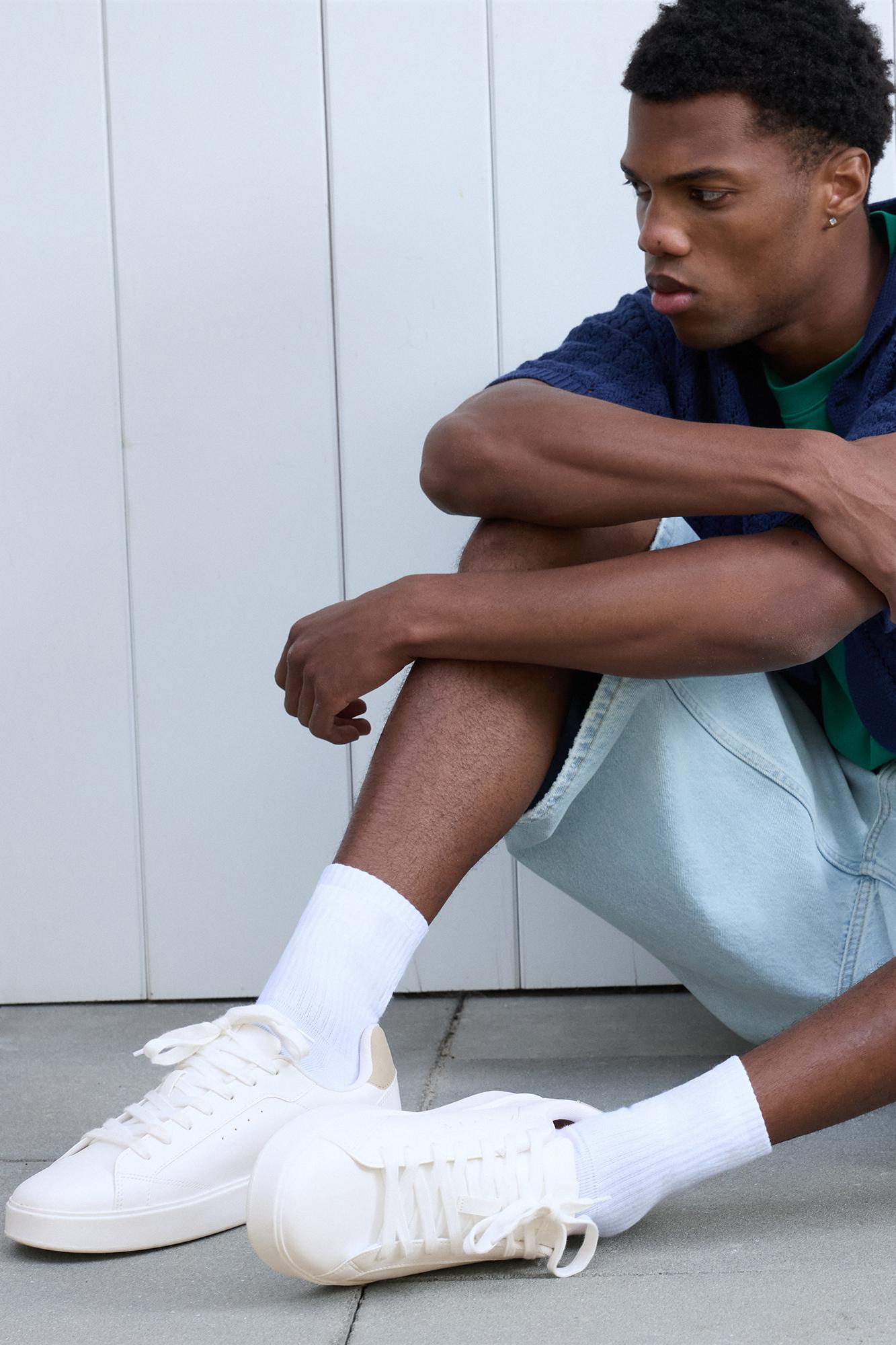 Casual trainers — White
