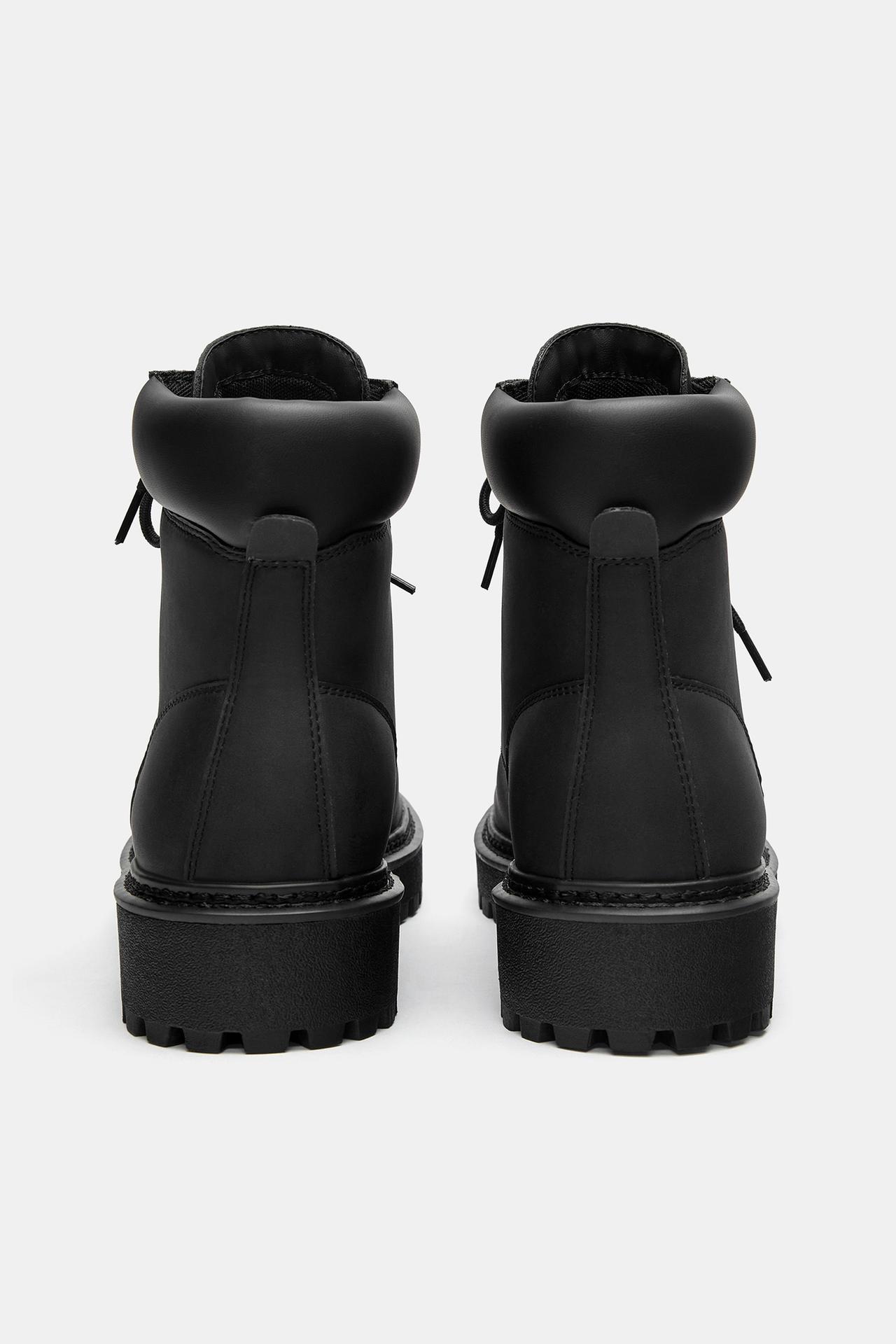 Lace-up boots — Black