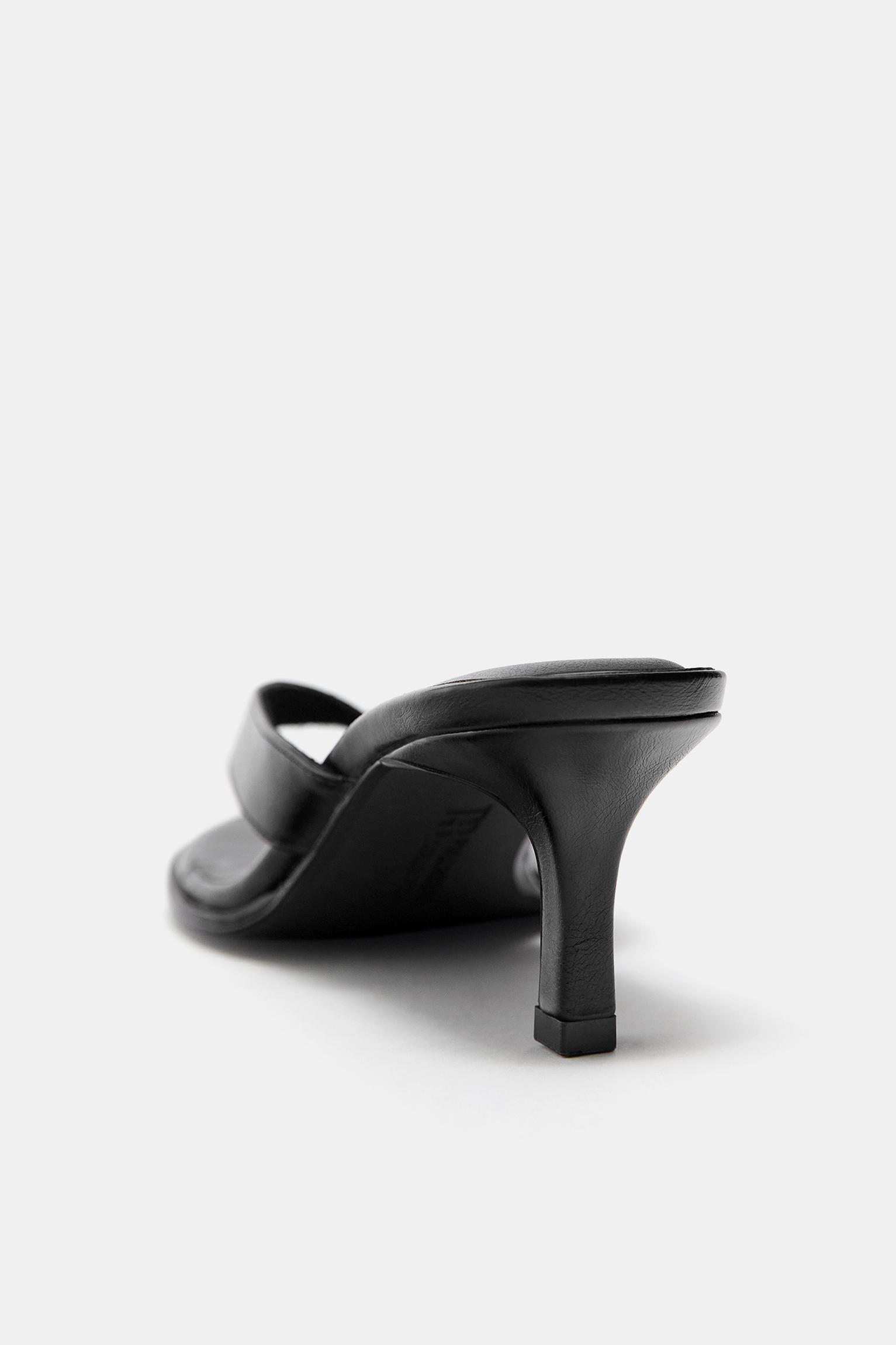 High-heel sandals — Black