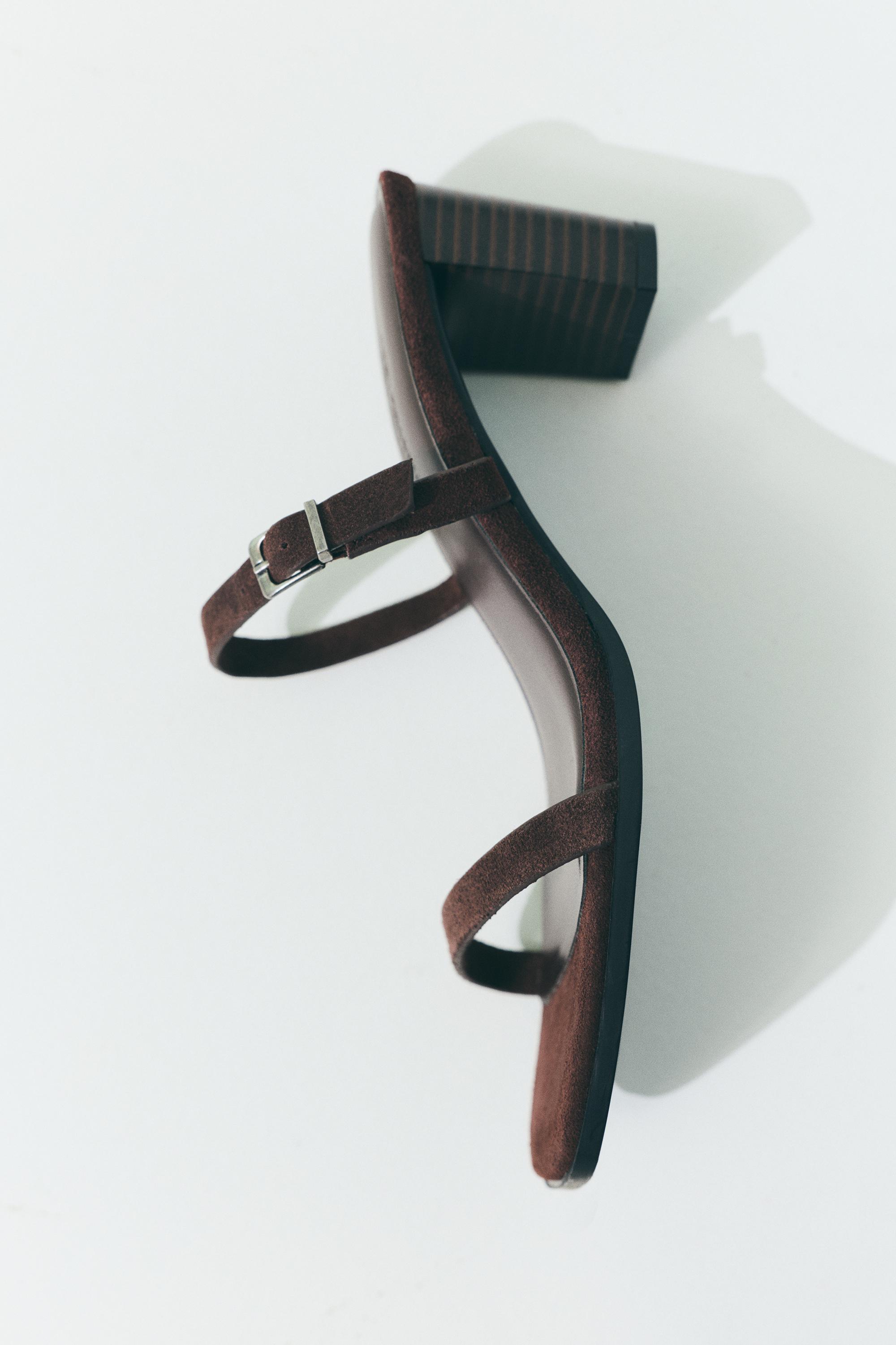 Leather heeled sandals with buckle — Brown