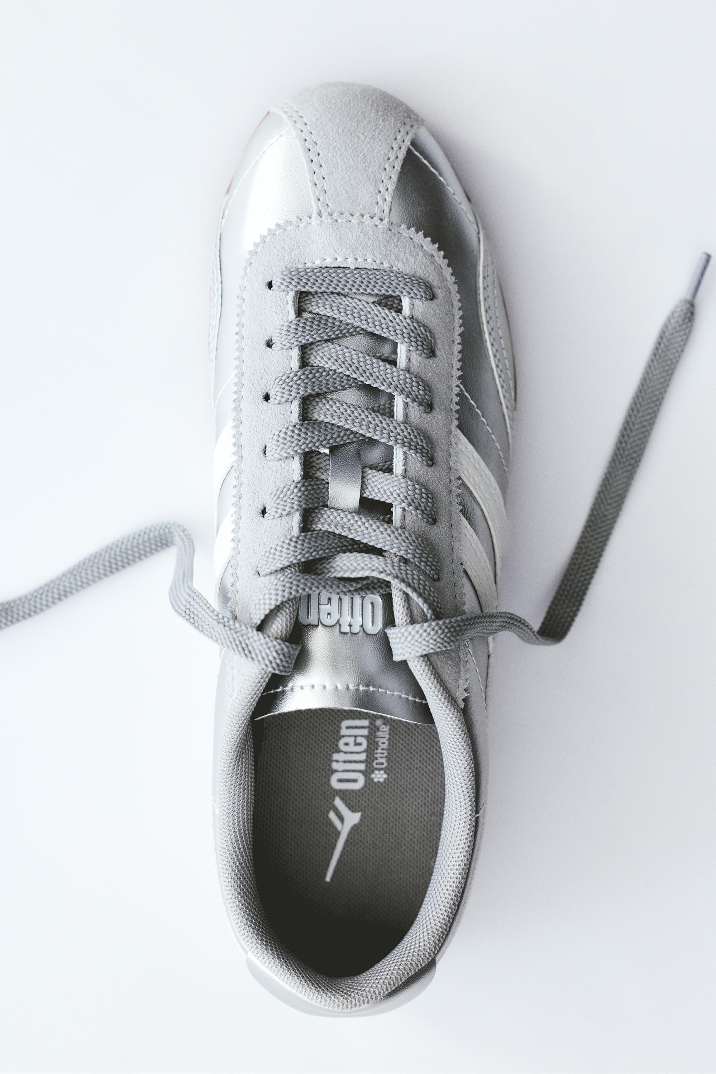 Retro metallic trainers — Silver
