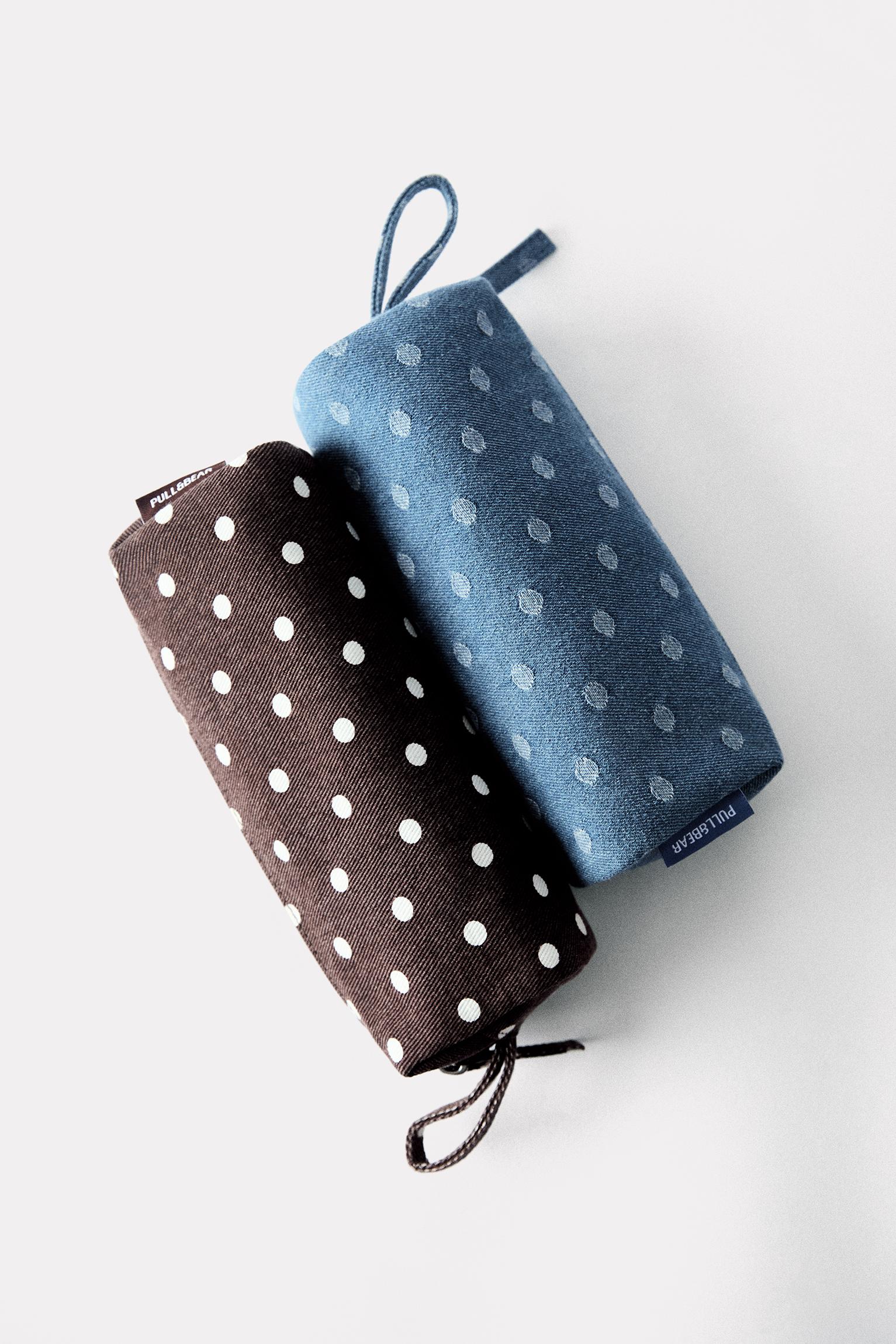 Polka dot case — Brown