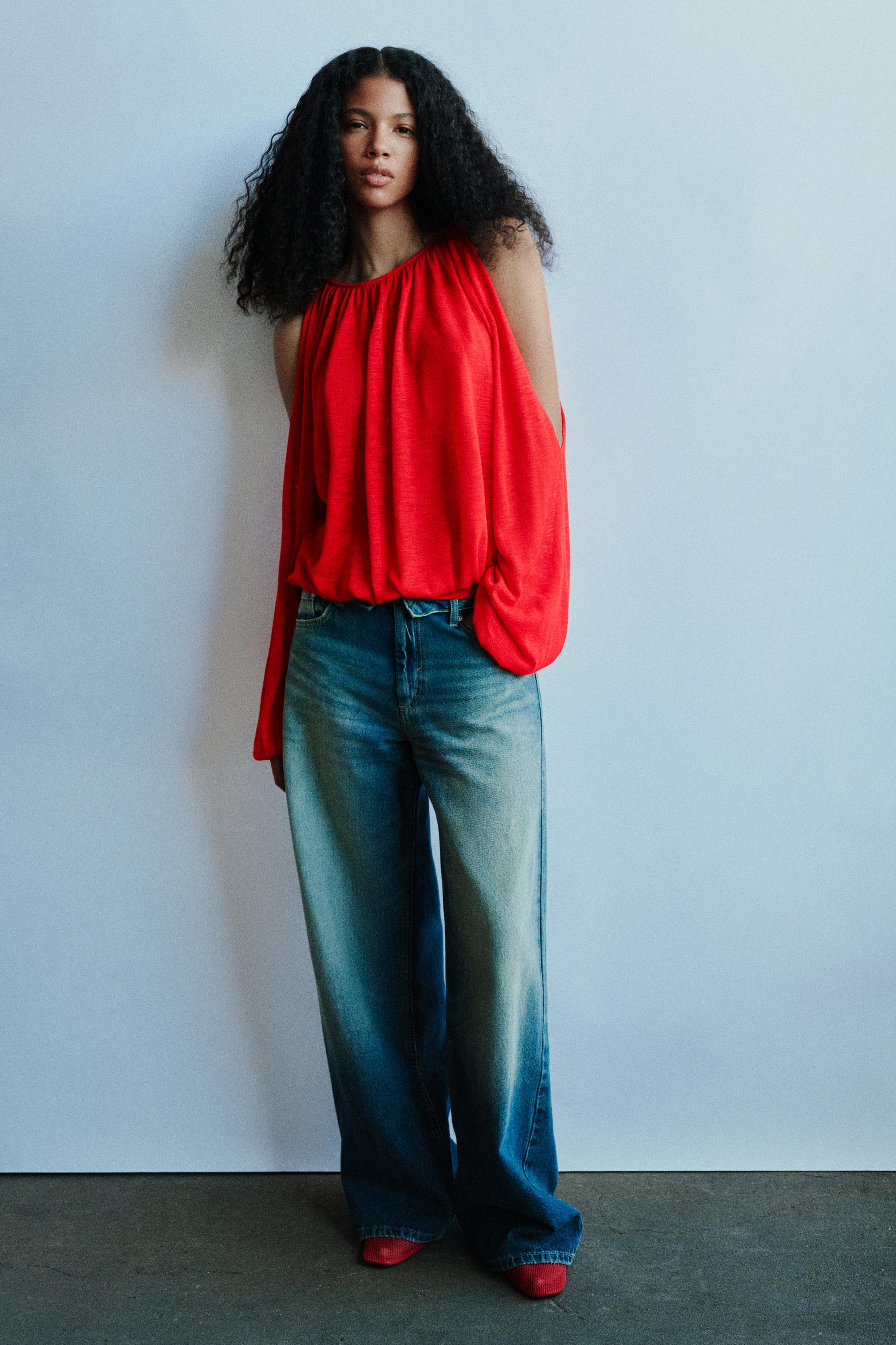Fine knit cut-out top — Red