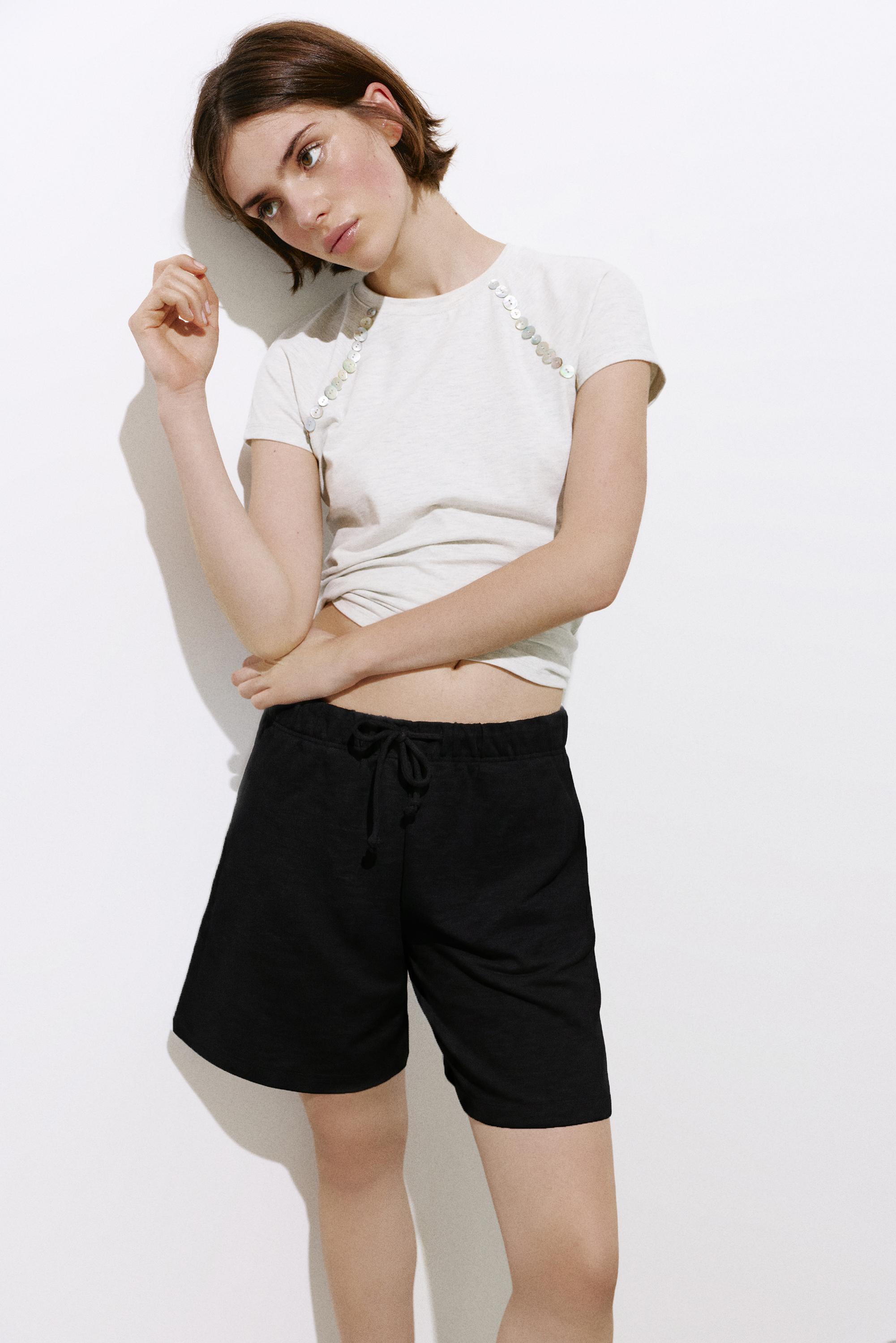 Bermuda shorts with elasticated waistband — Black