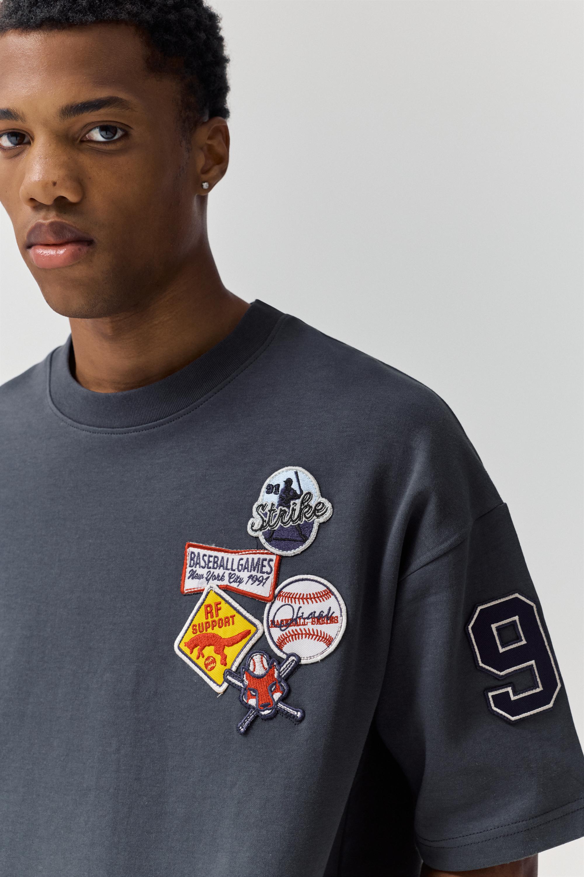Kısa kollu yama detaylı sweatshirt - Görsel 13