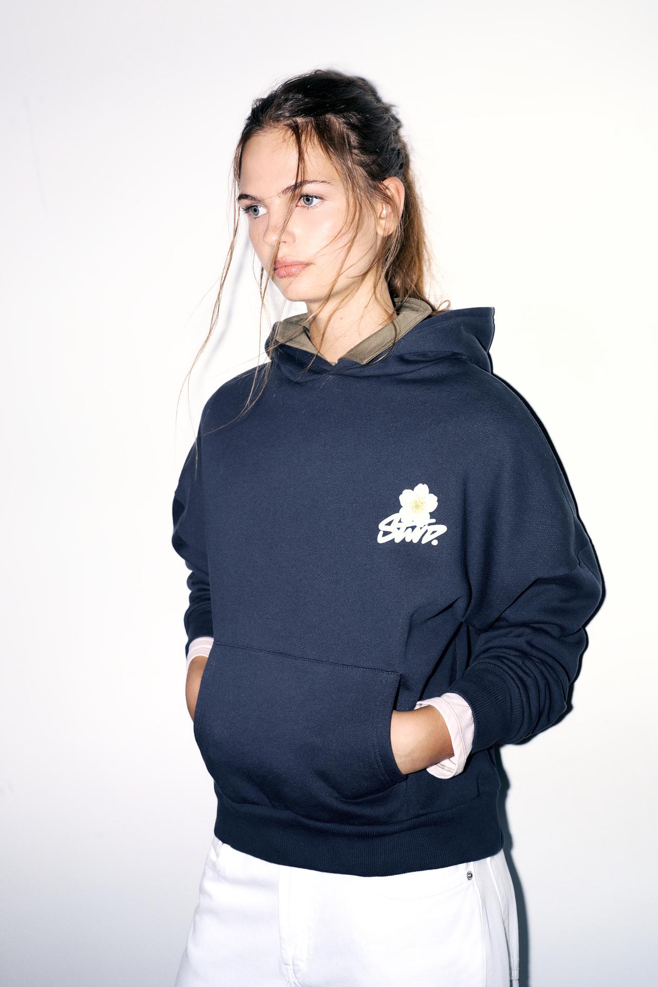 Daisy graphic hoodie — Navy