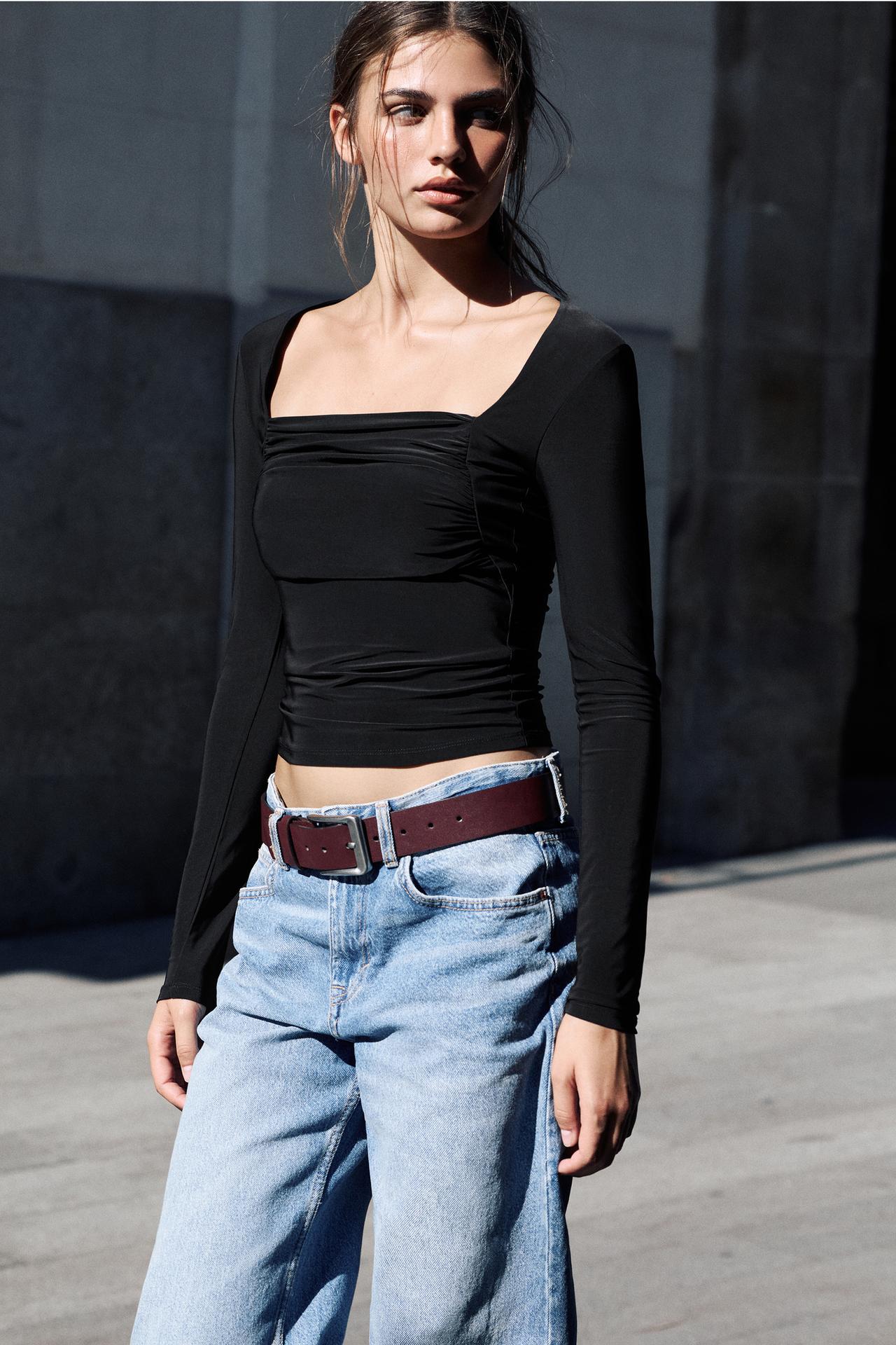 Square neckline top with gathers — Black