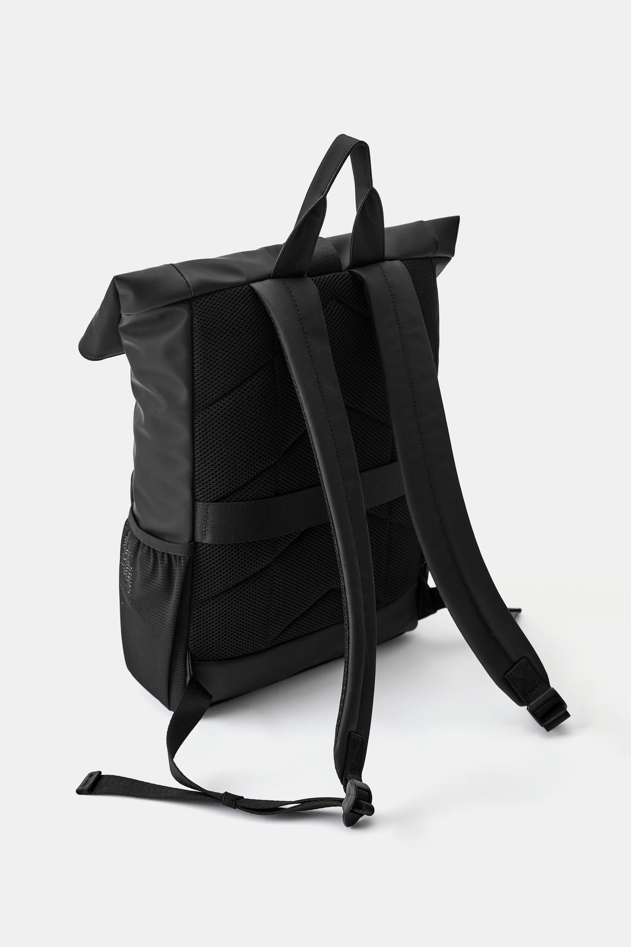 Rubberised flap backpack — Black
