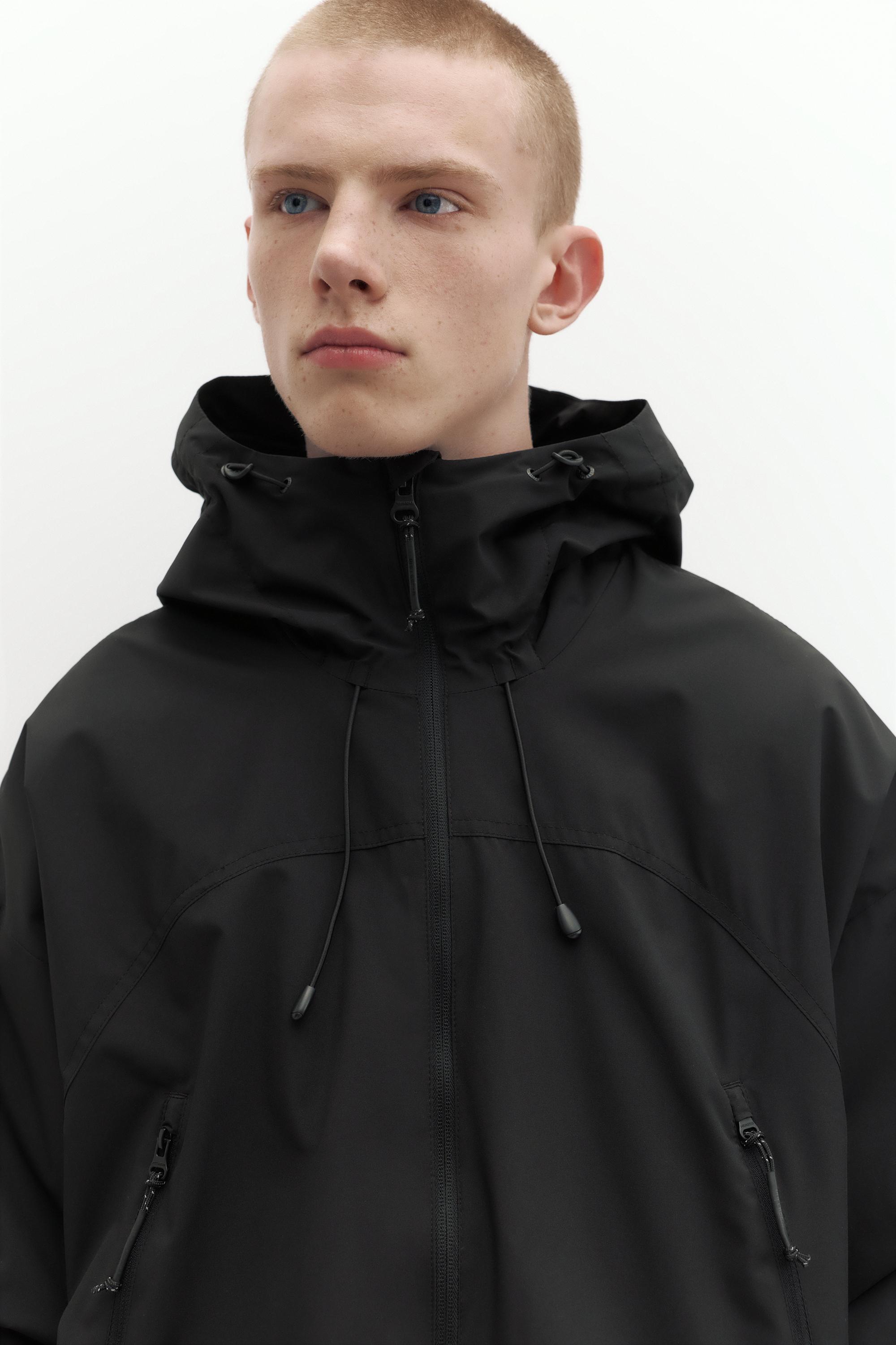 Lightweight hooded raincoat — Black