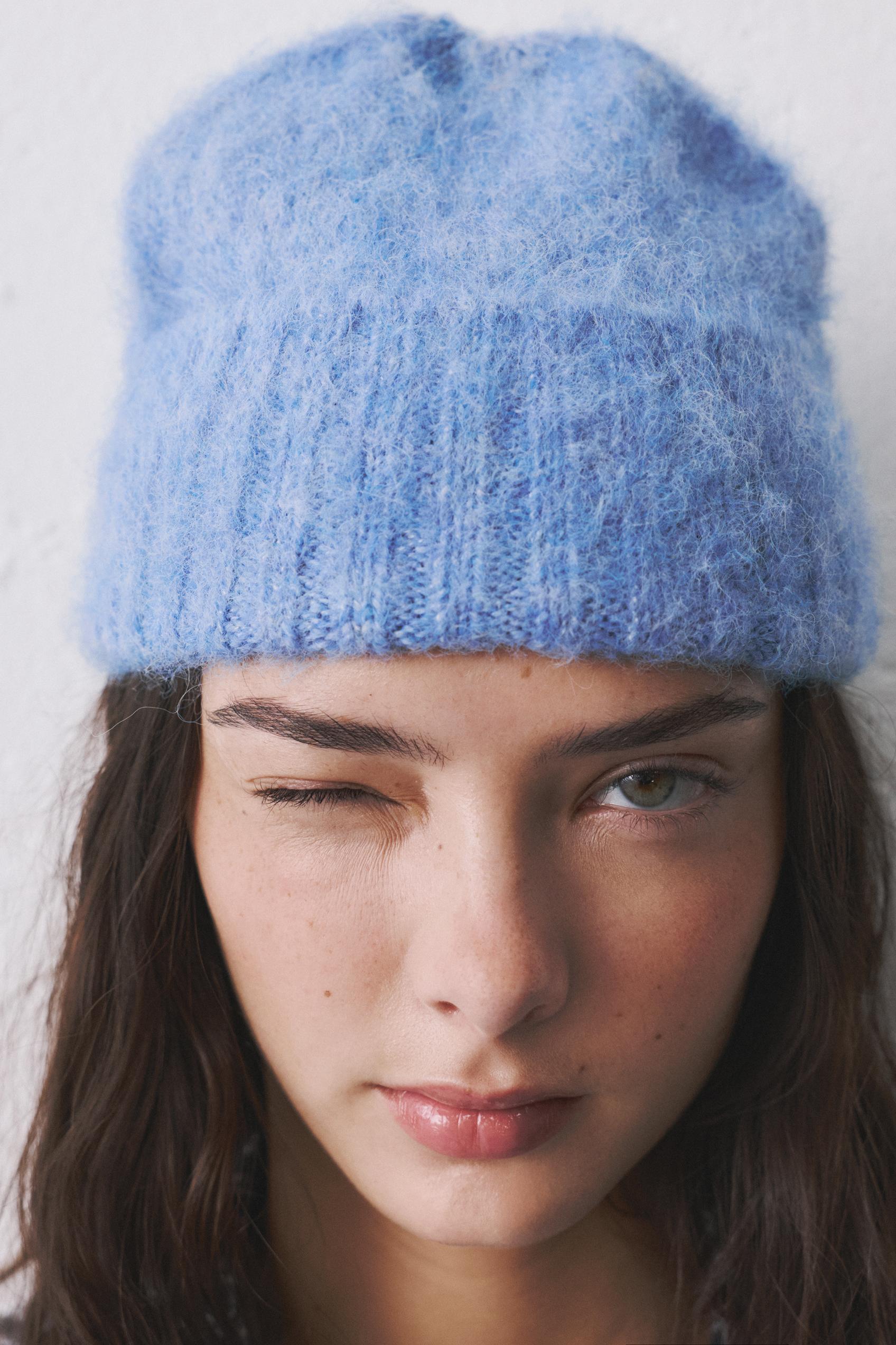 Short Knitted beanie — Pale blue