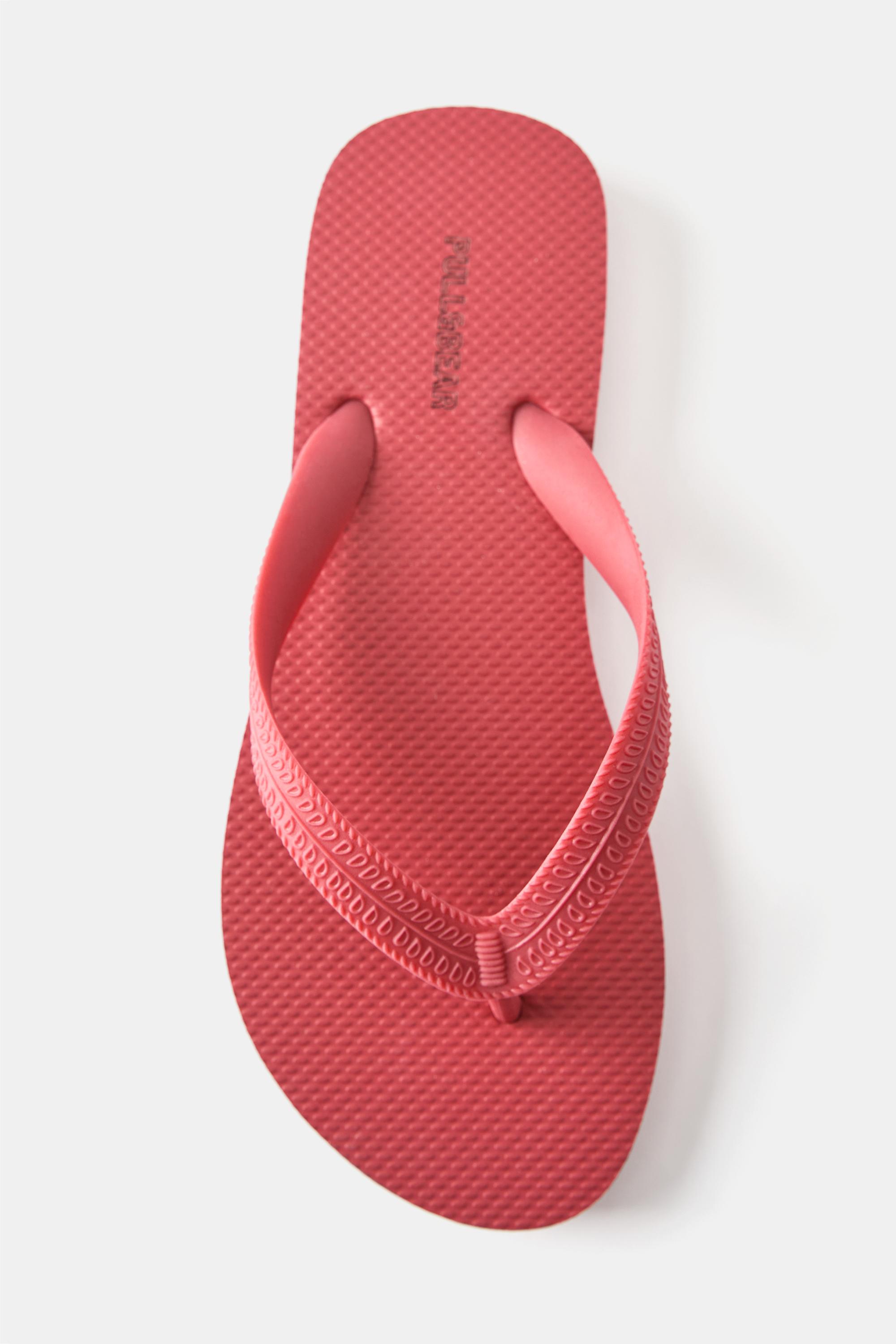 Flat sandals — Red