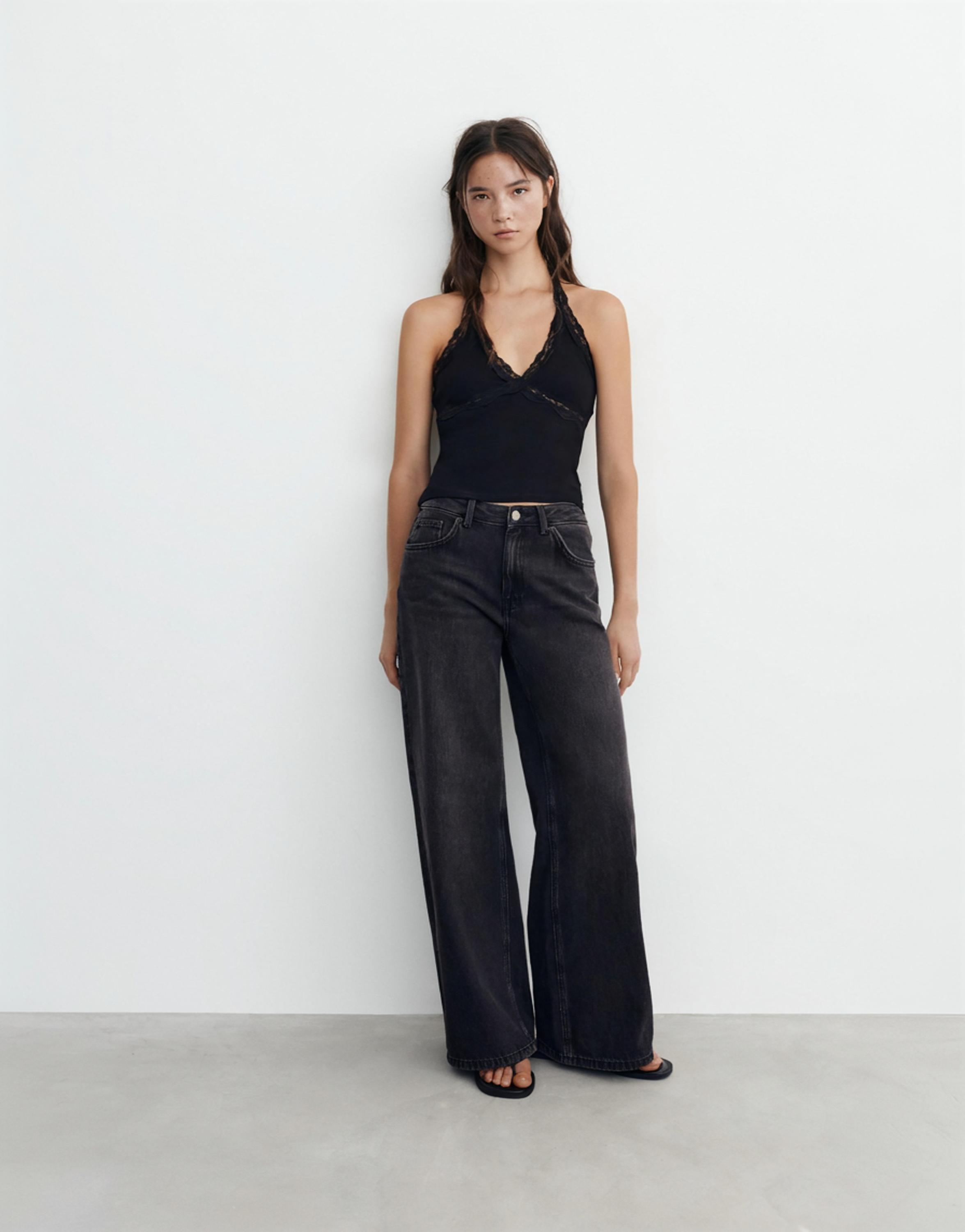 Lace-trimmed halter top — Black