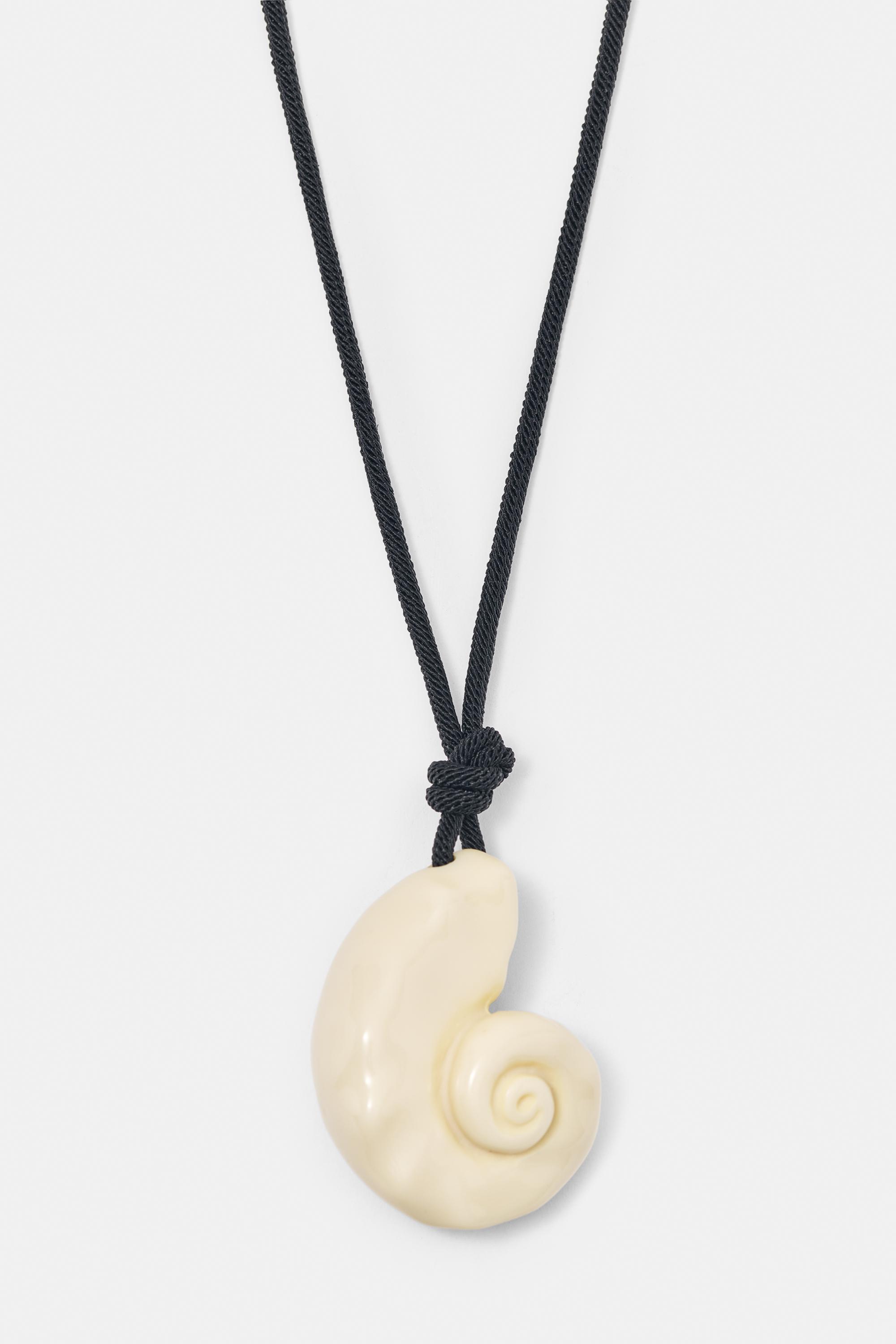 Collana Con Conchiglia In Resina