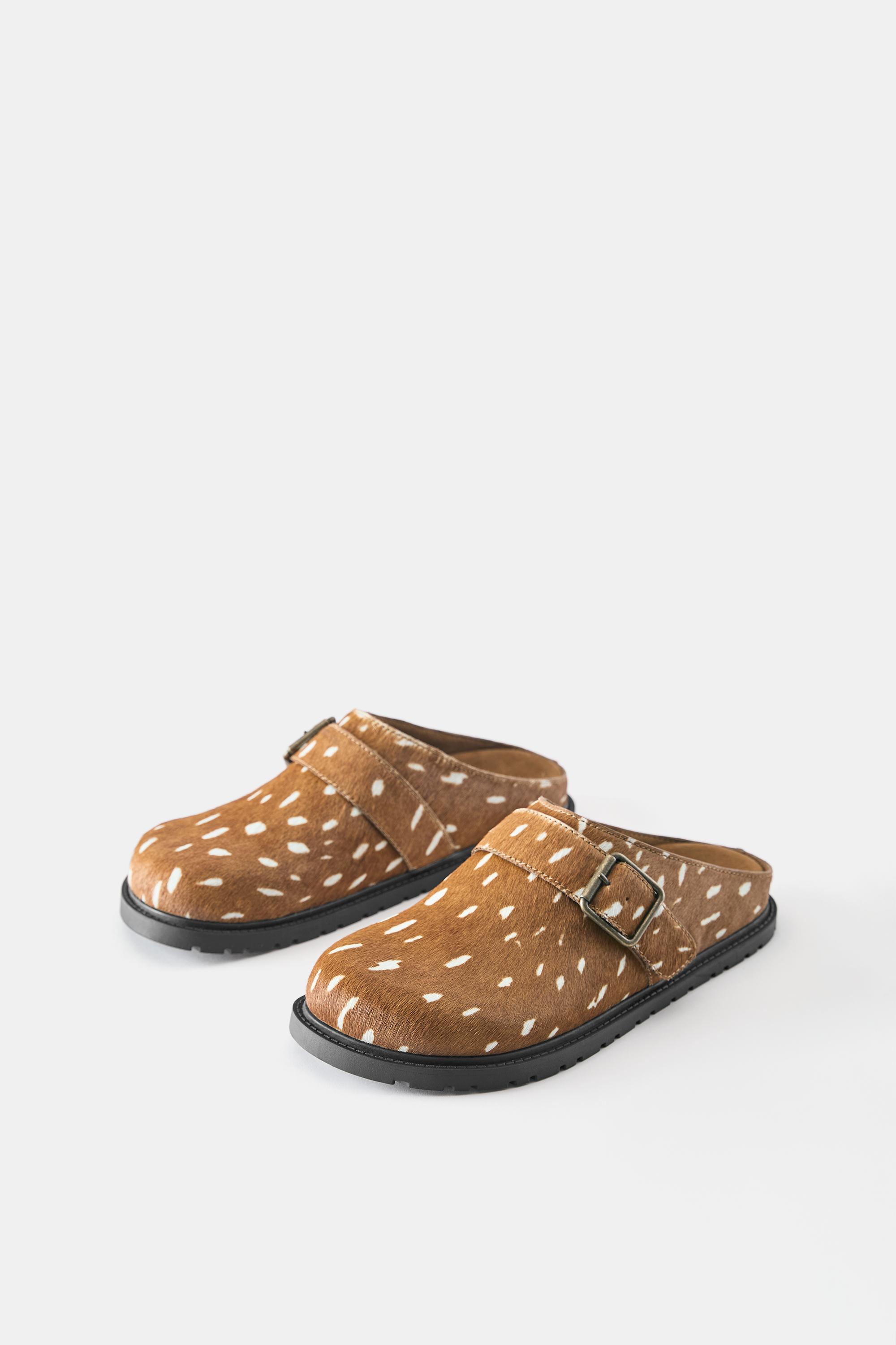 Leather buckle clogs — Brown