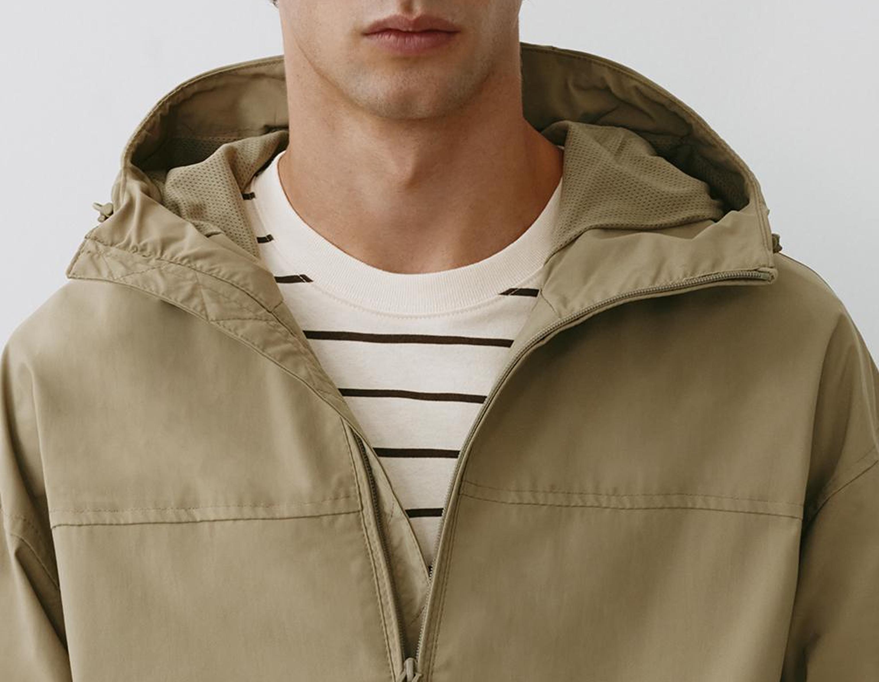 Lightweight hooded raincoat — Sand