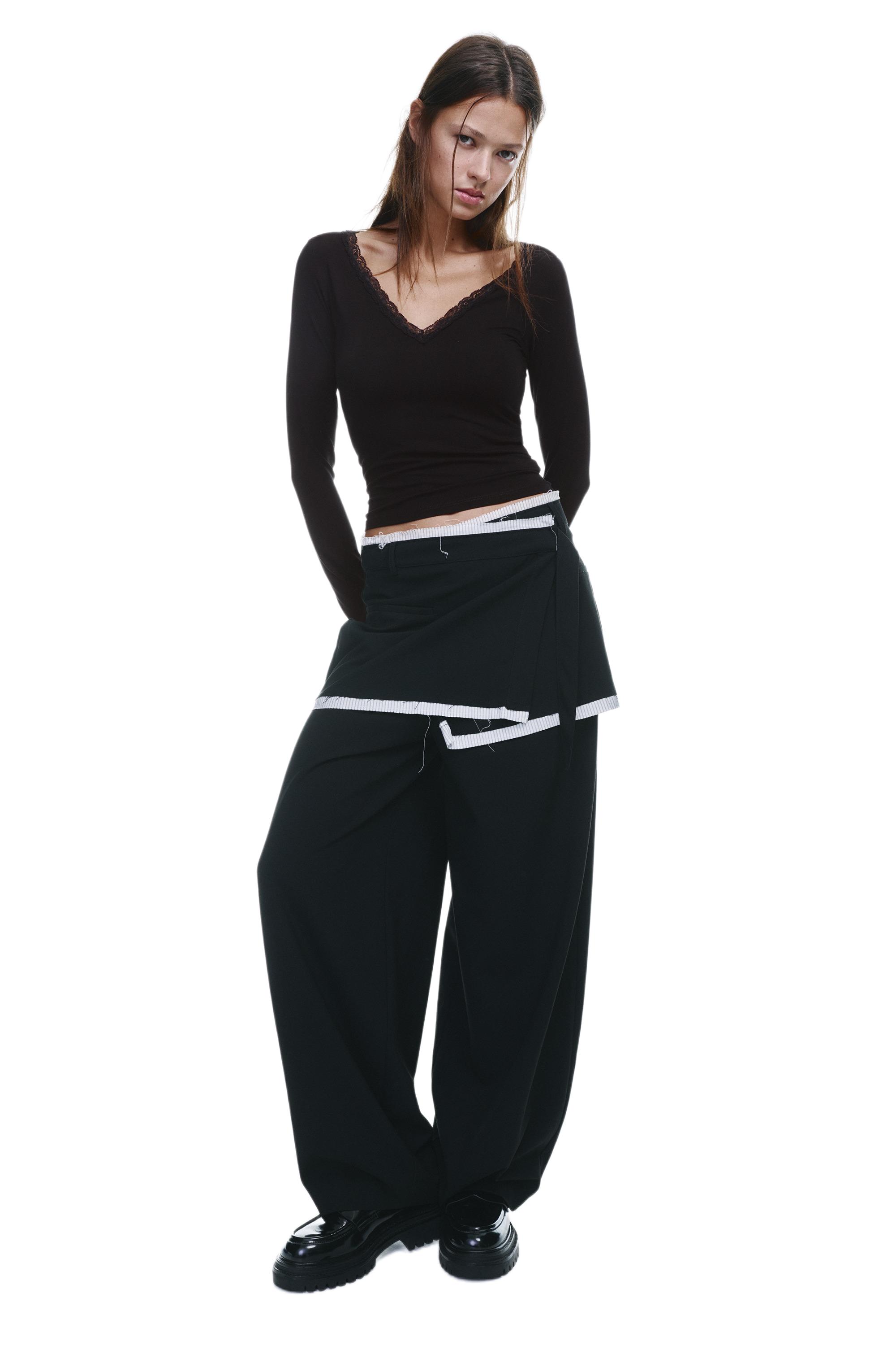 Lace trim neckline T-shirt — Black