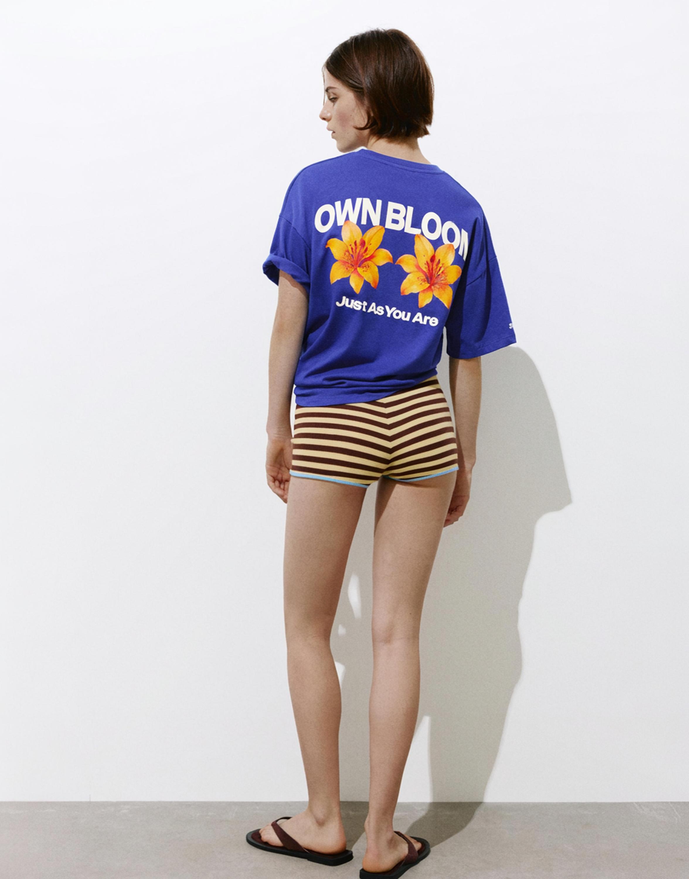 Oversize T-shirt with floral graphic — Cobalt