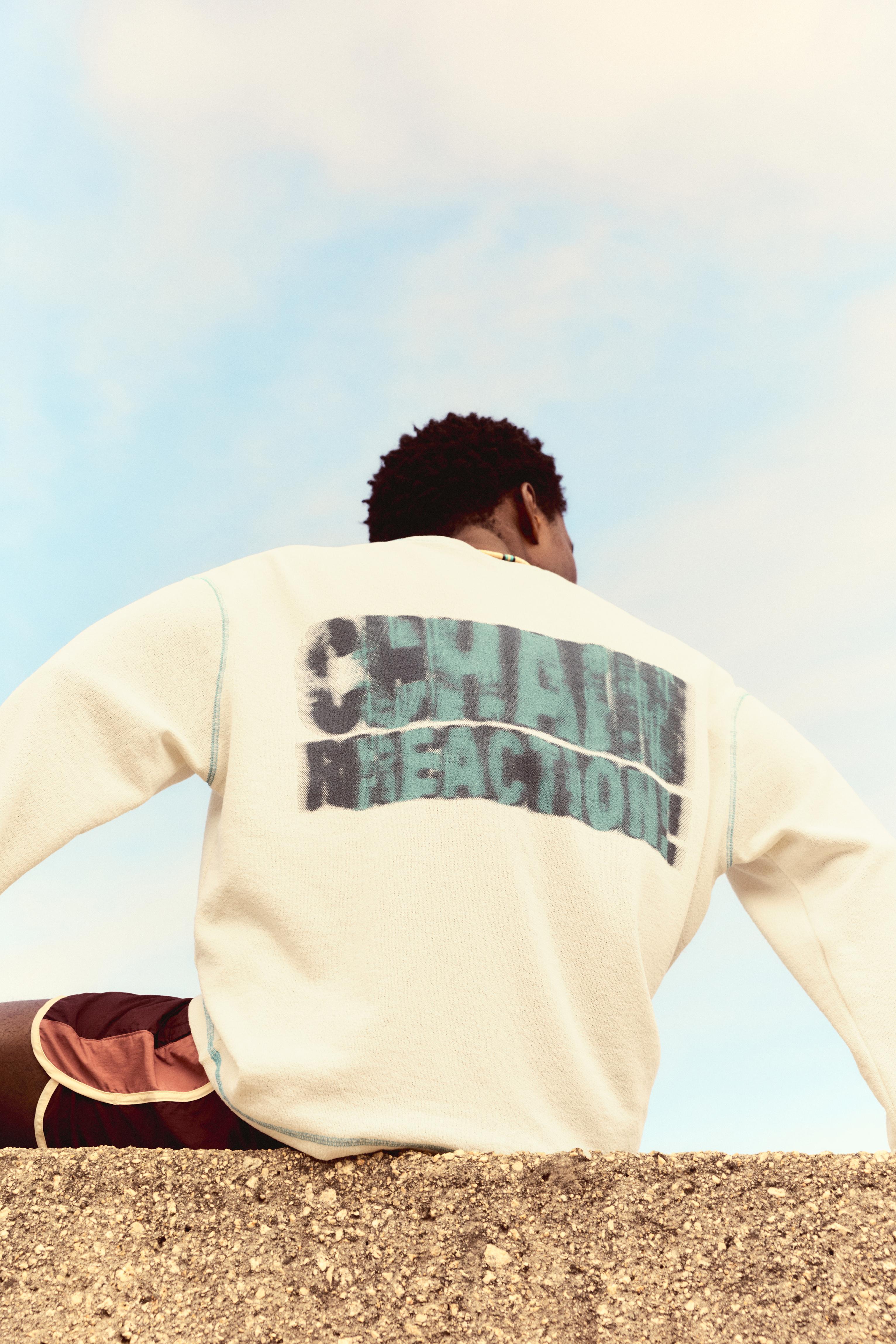 Long sleeve graphic T-shirt with topstitching — Ecru
