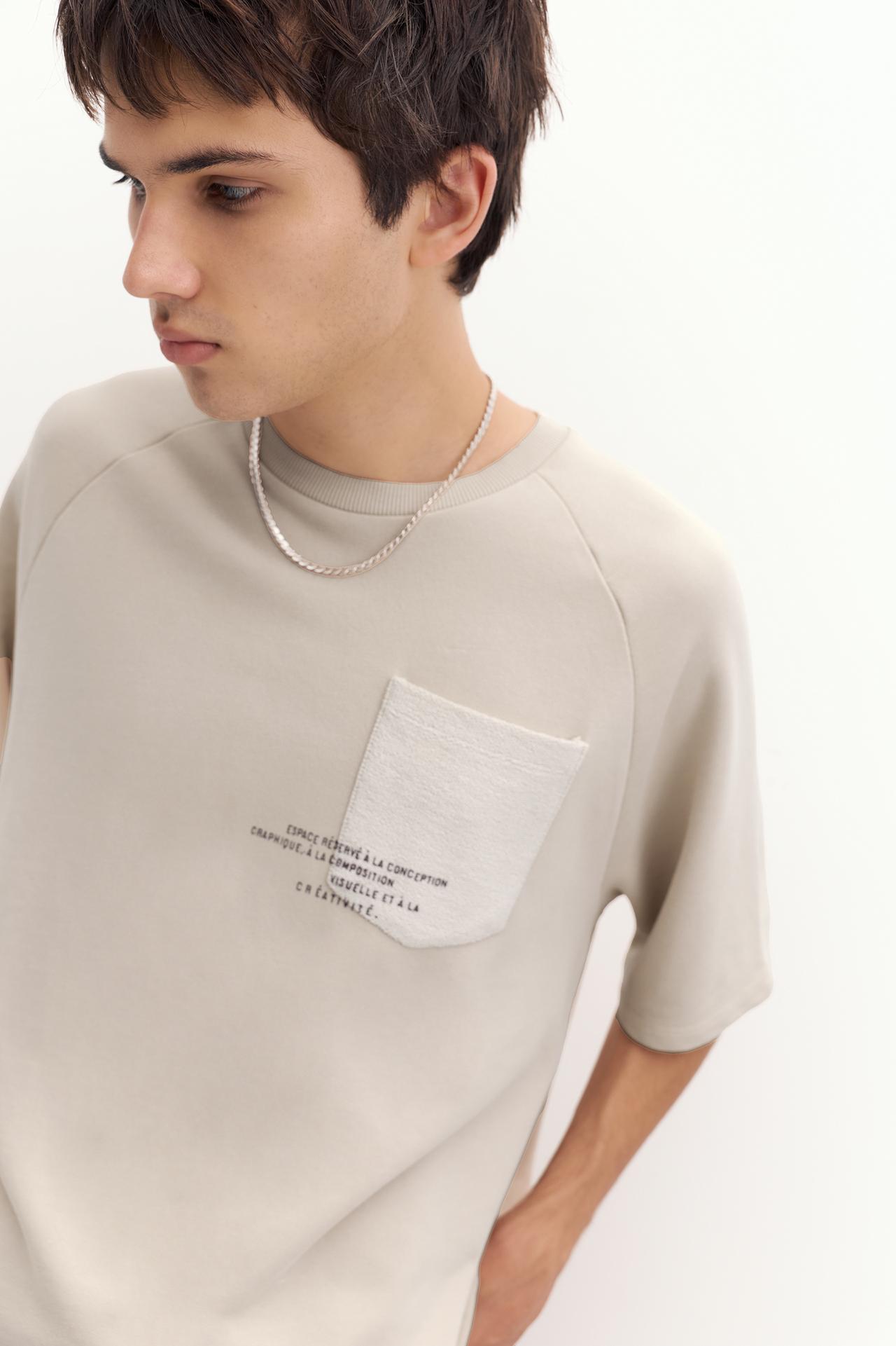 T-shirt with pocket and slogan — Sand