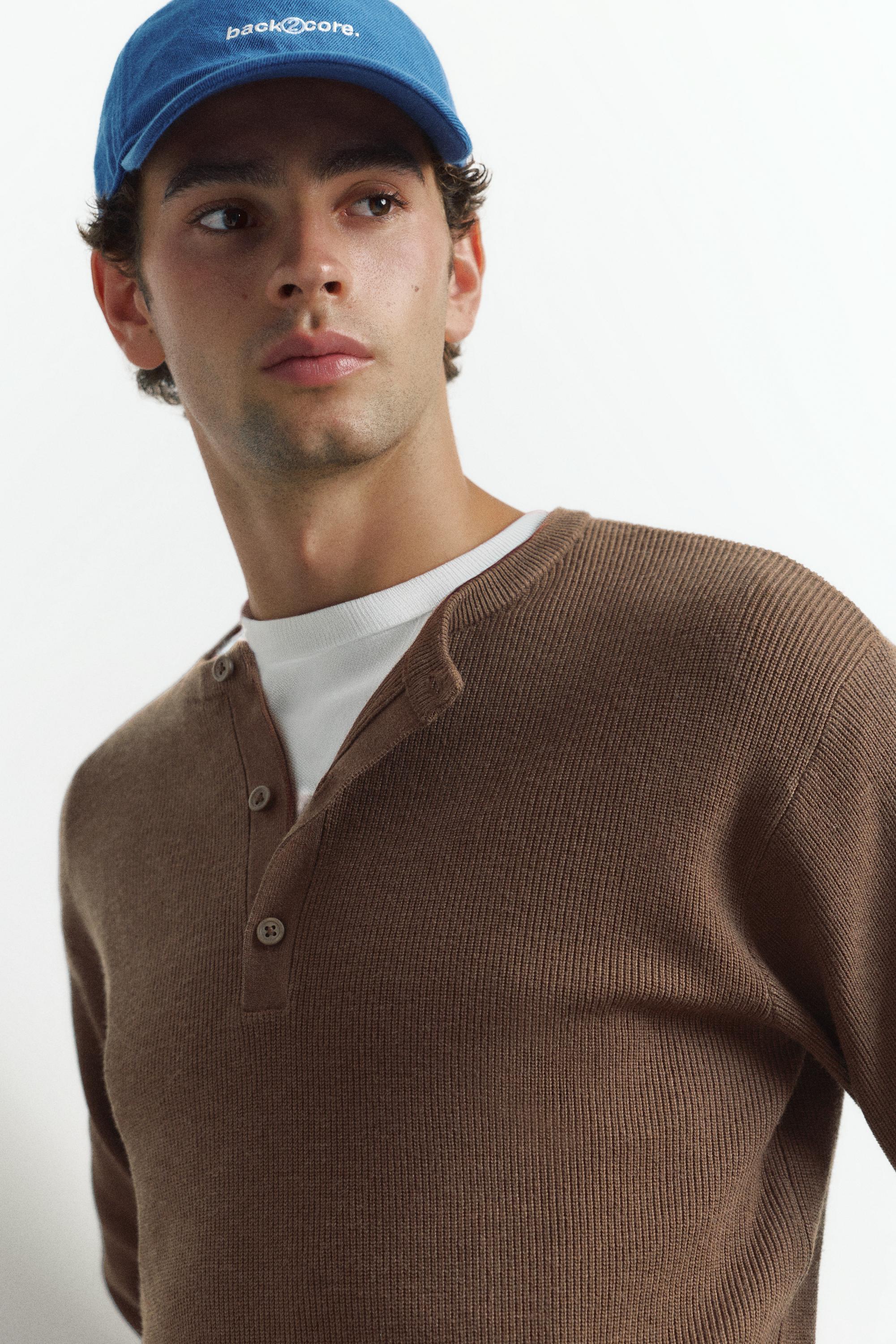 Henley neck jumper — Chocolate