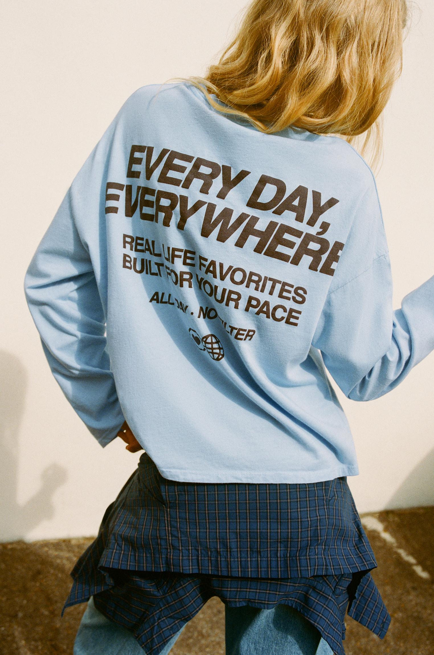 Oversize graphic T-shirt — Pastel blue