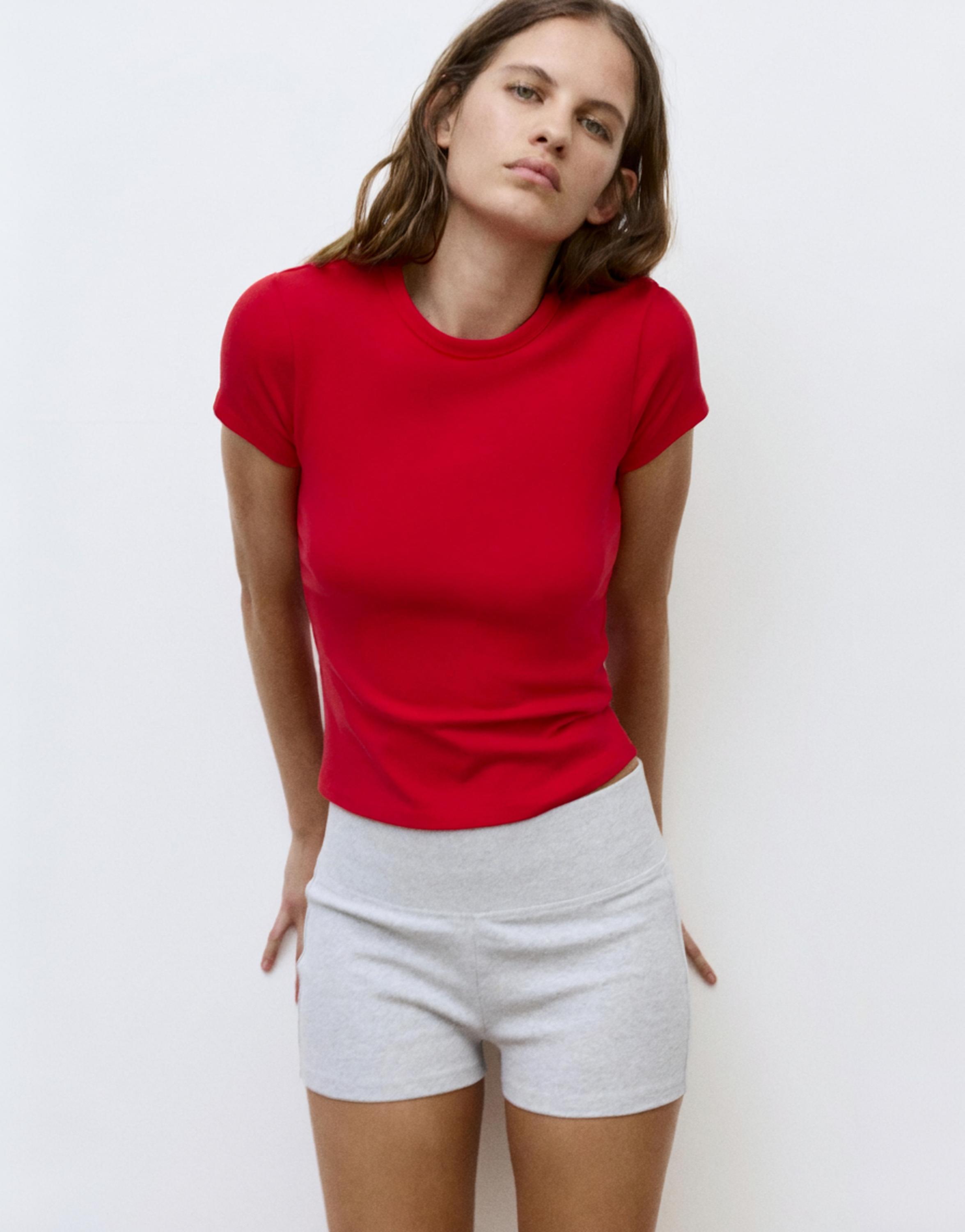 Kısa kollu dar kesim t-shirt