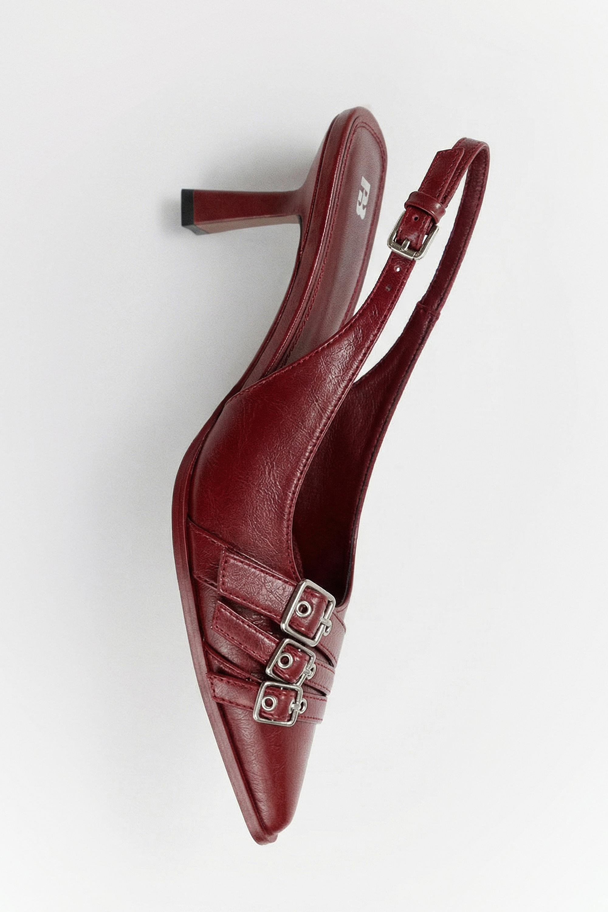 Buckled high-heel shoes — Red