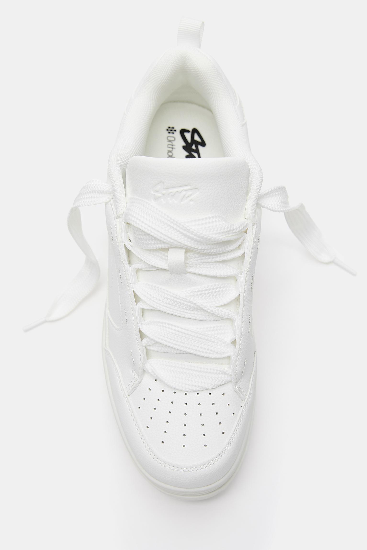 STWD trainers — White