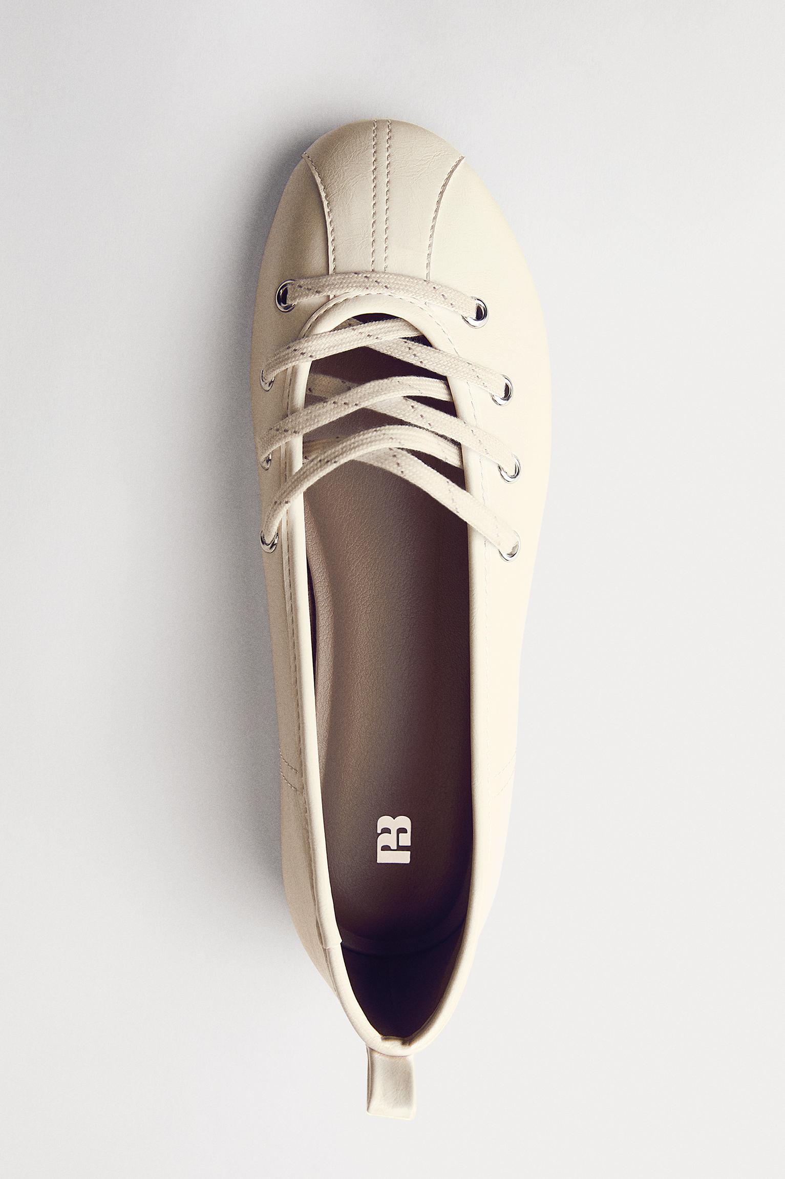 Lace-up ballerinas — Ecru