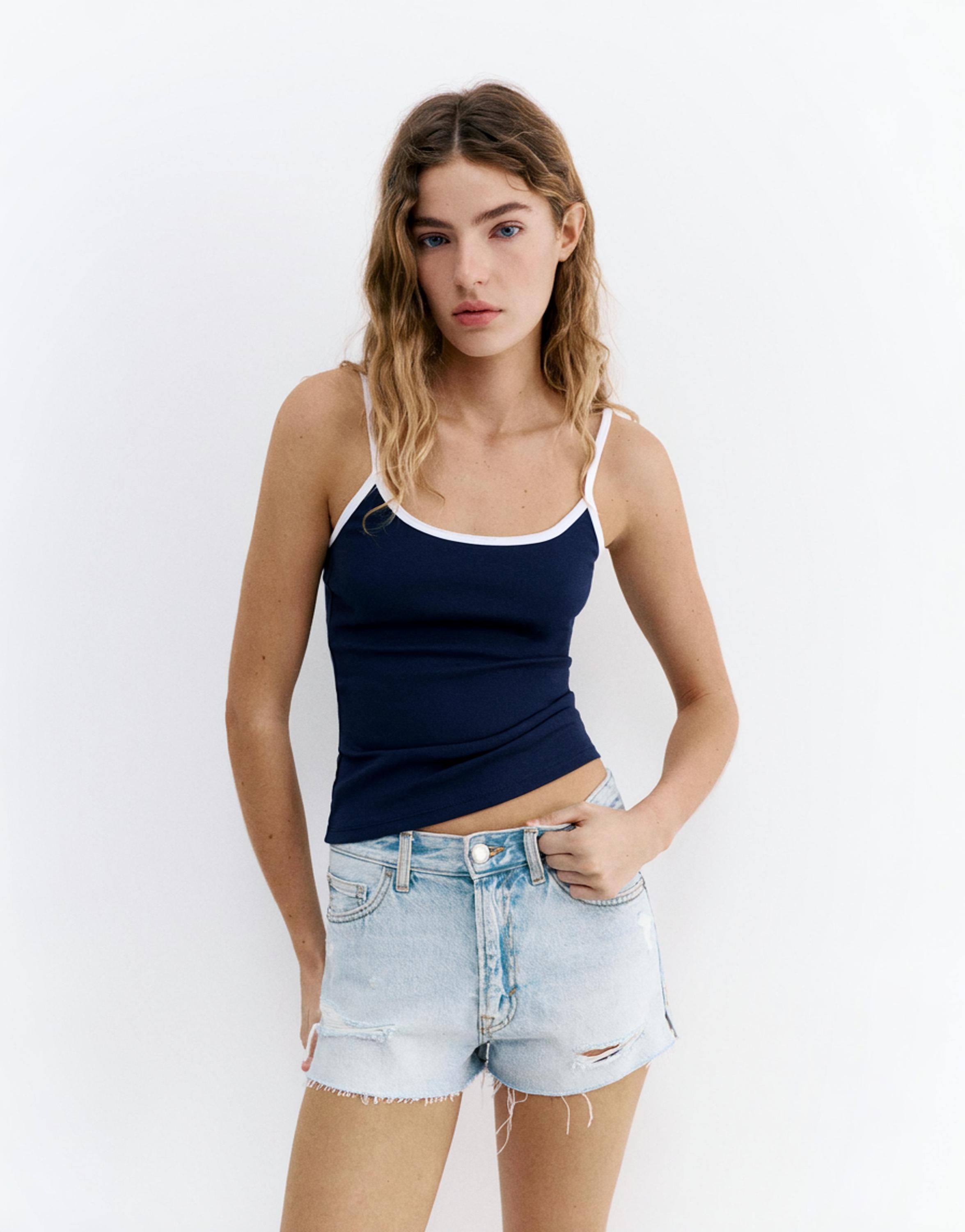 Mom fit ripped denim shorts — Pale blue