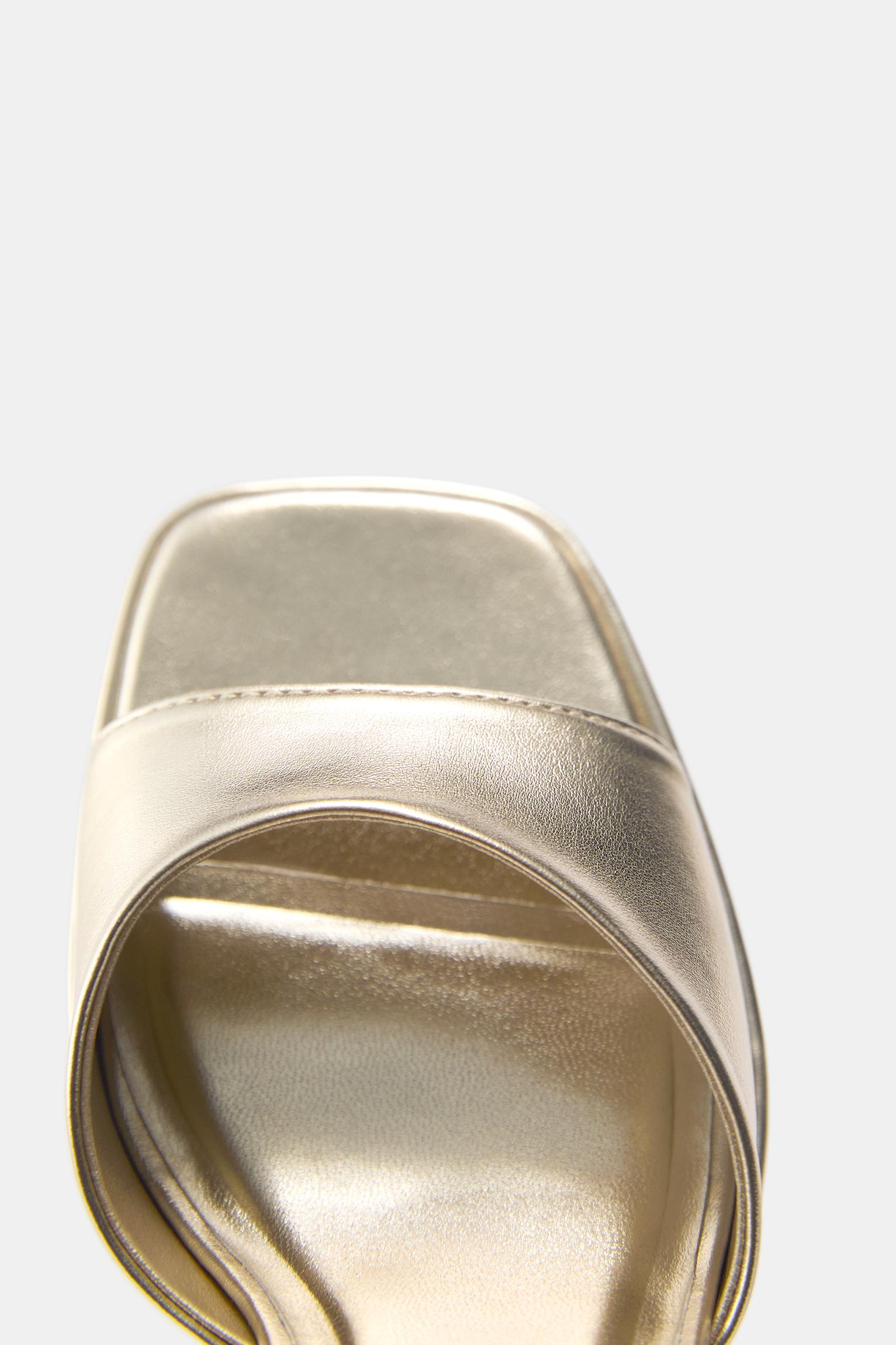 Gold platform heeled sandals — Gold