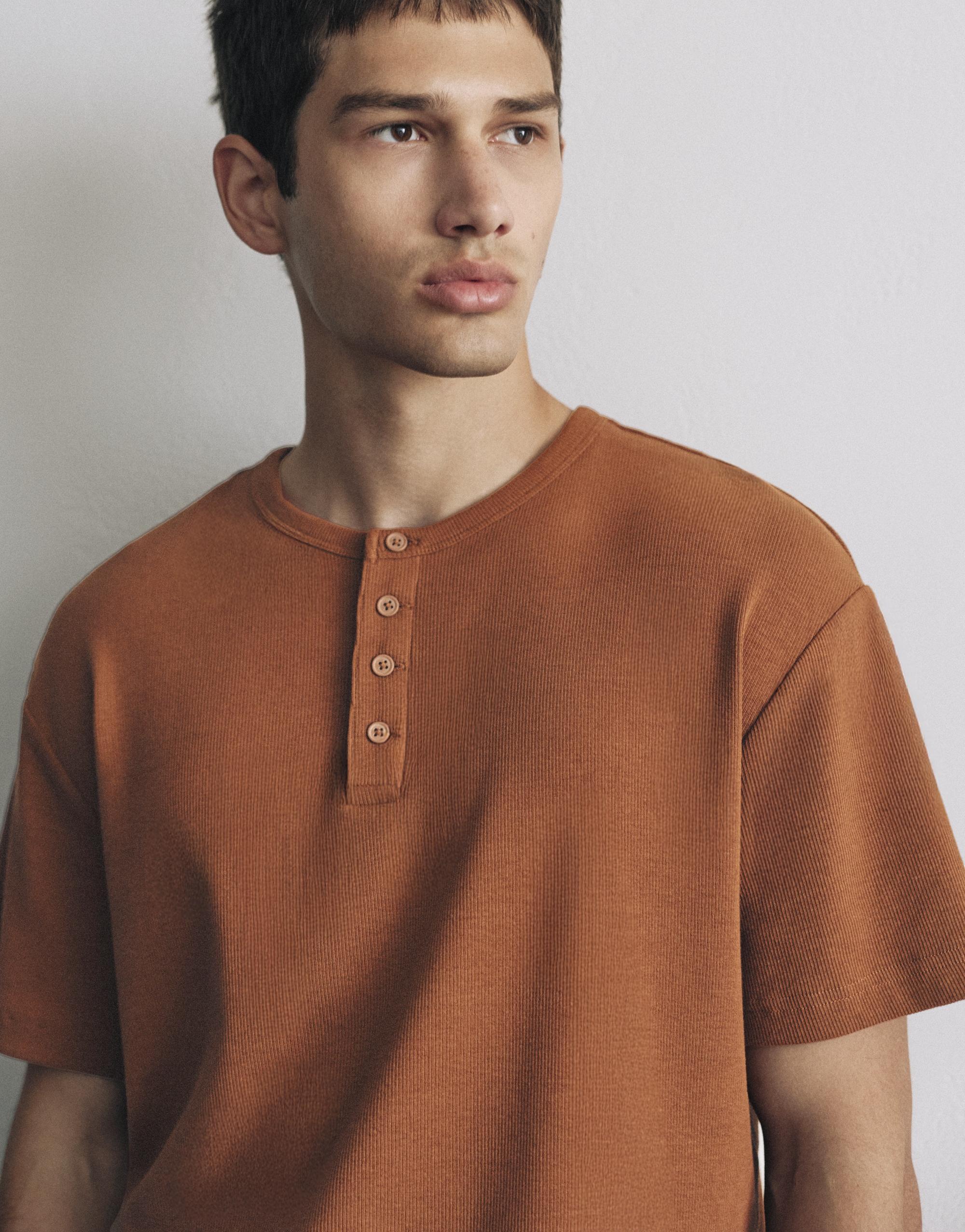 Slim-fit Henley T-shirt — Brown