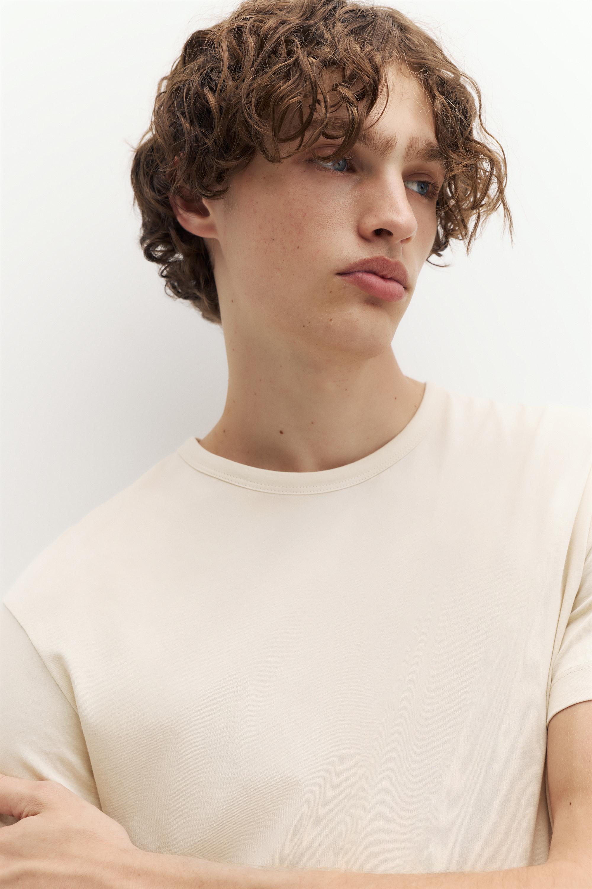 Slim fit basic T-shirt — Butter