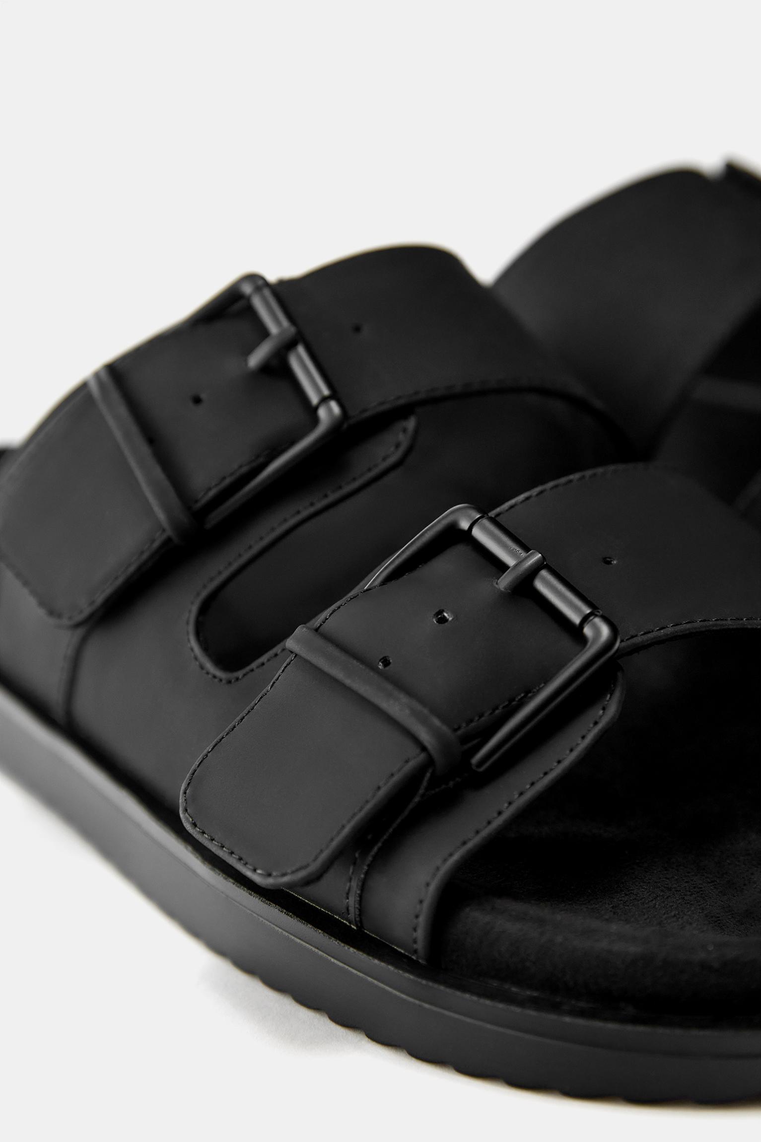 Buckled sandals — Black