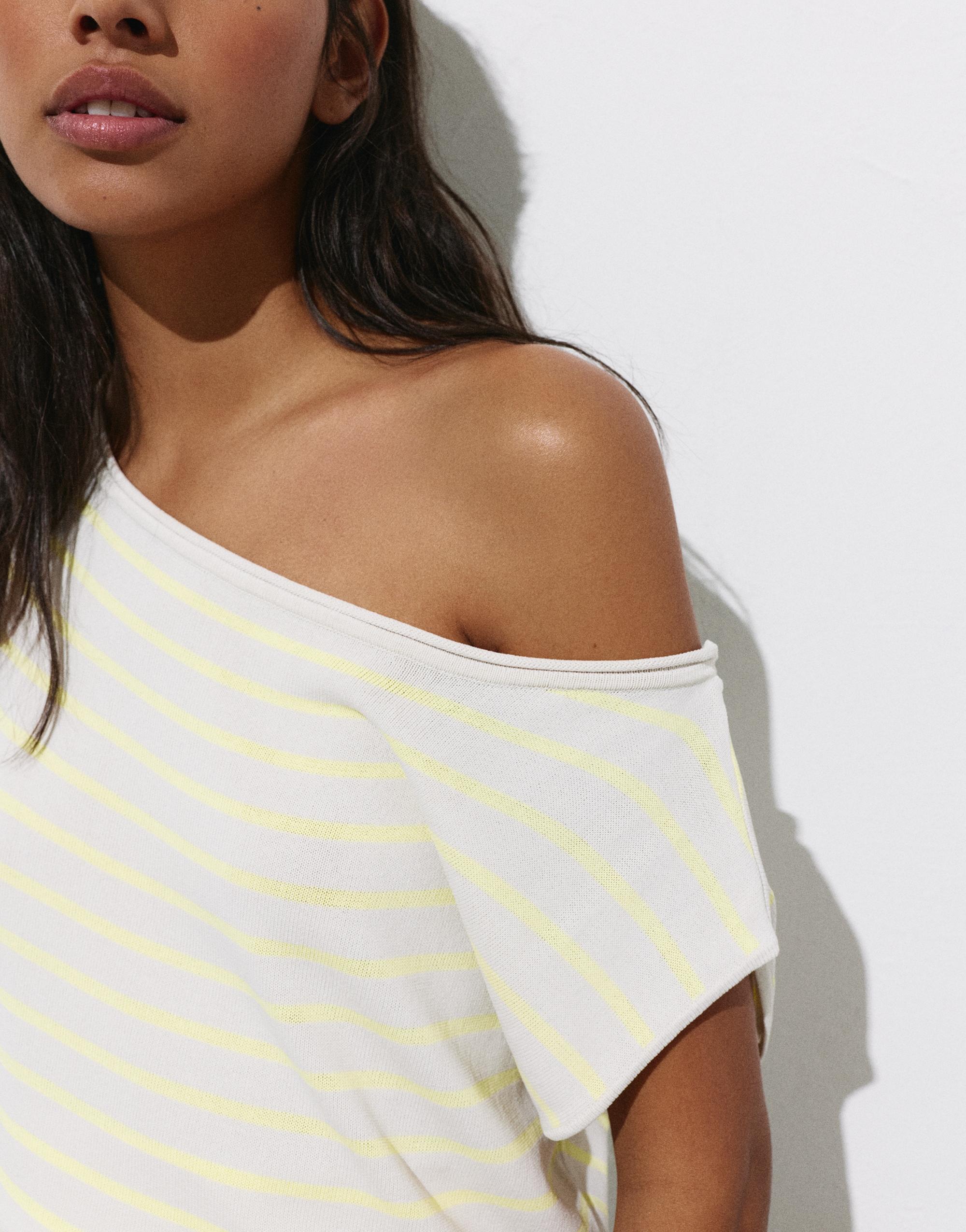 Short sleeve asymmetric knit top — Yellow